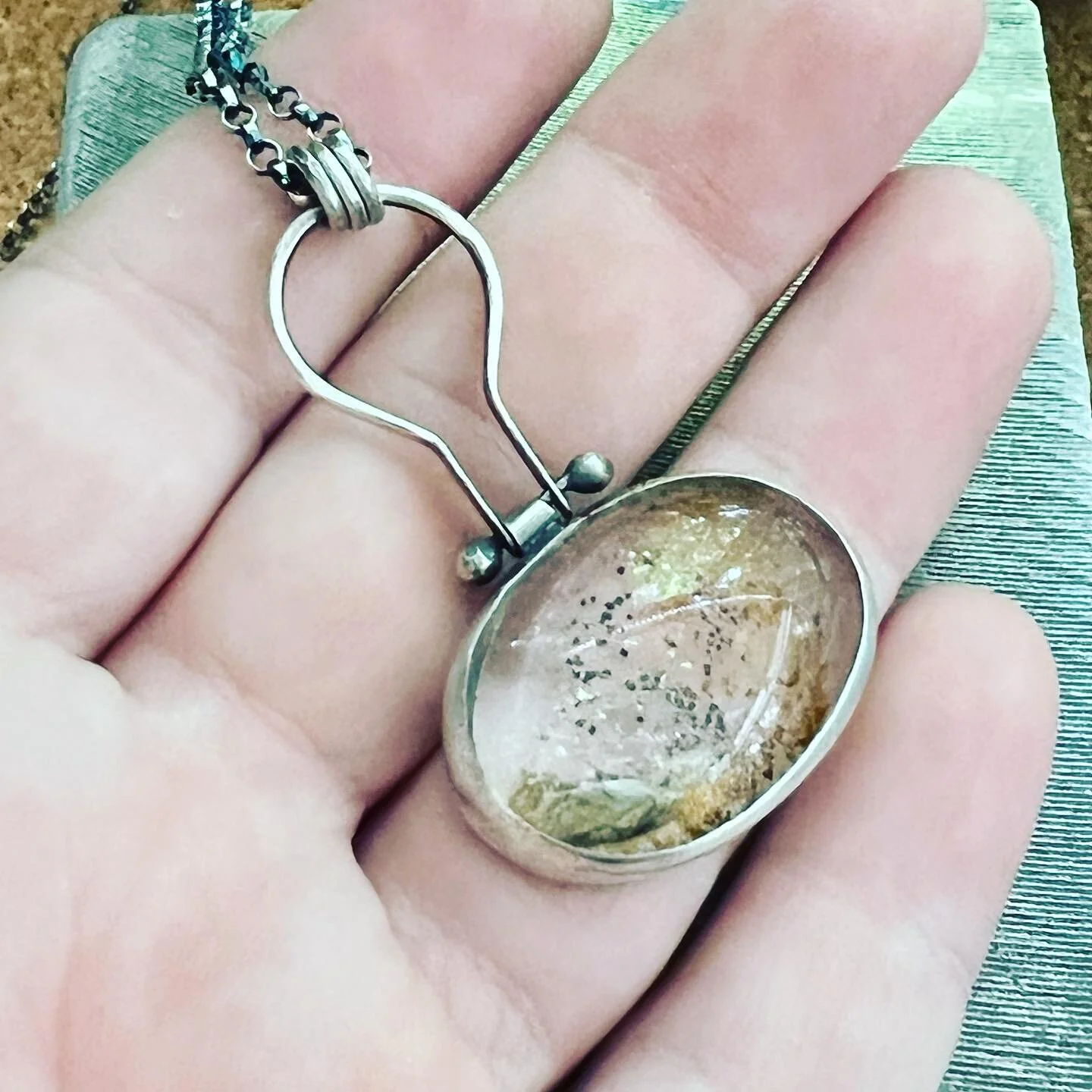 Quartz with mica. Available in my shop.

#kosmickistudio #madeinatlanta #ladysmith #quartznecklace #originaljewelry