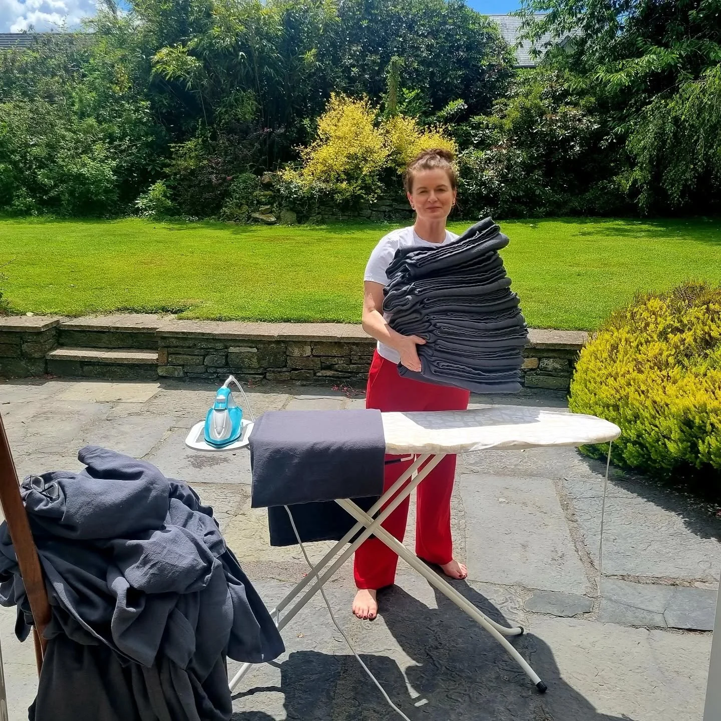 I don&rsquo;t exactly love ironing 😅
&hellip;but I do love preparing for something special. The sun came out just in time to help me get through the mountain of blankets and bolsters - getting everything ready for our Summertime Retreat
Just over a 
