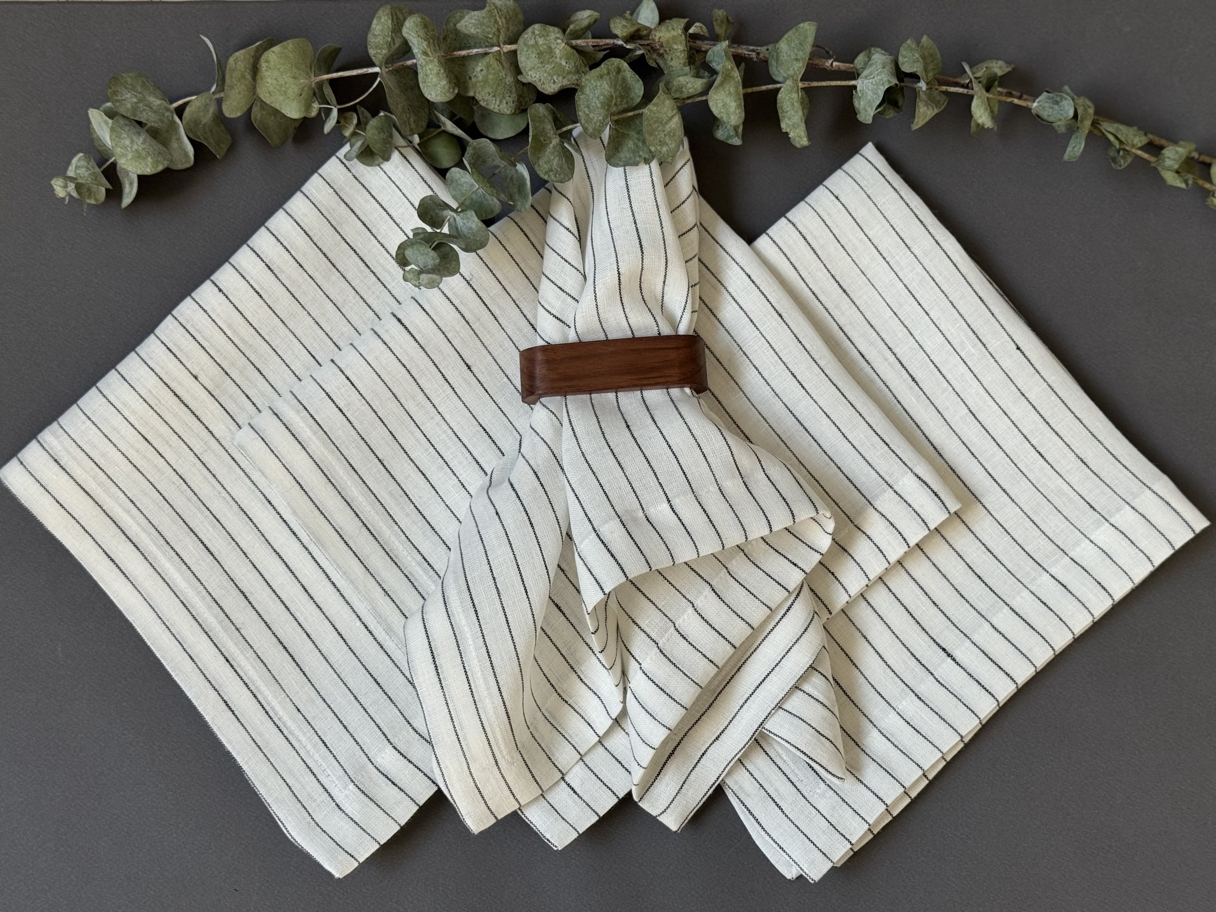 Servilletas Lino Rayas Grafito (Set 4 piezas)