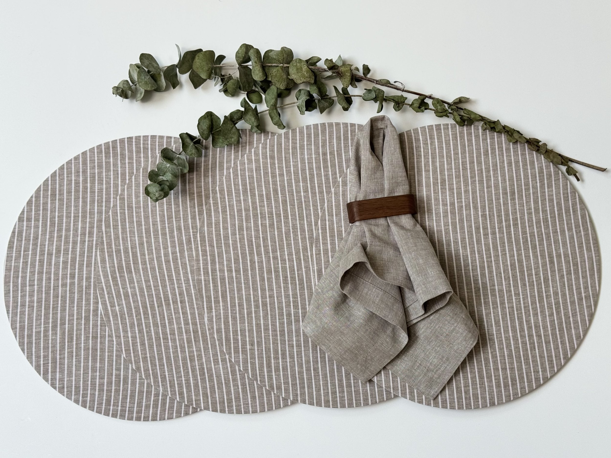 Funda Plato Base Lino Algodón Olivo-Natural Rayas (Set 4 piezas)