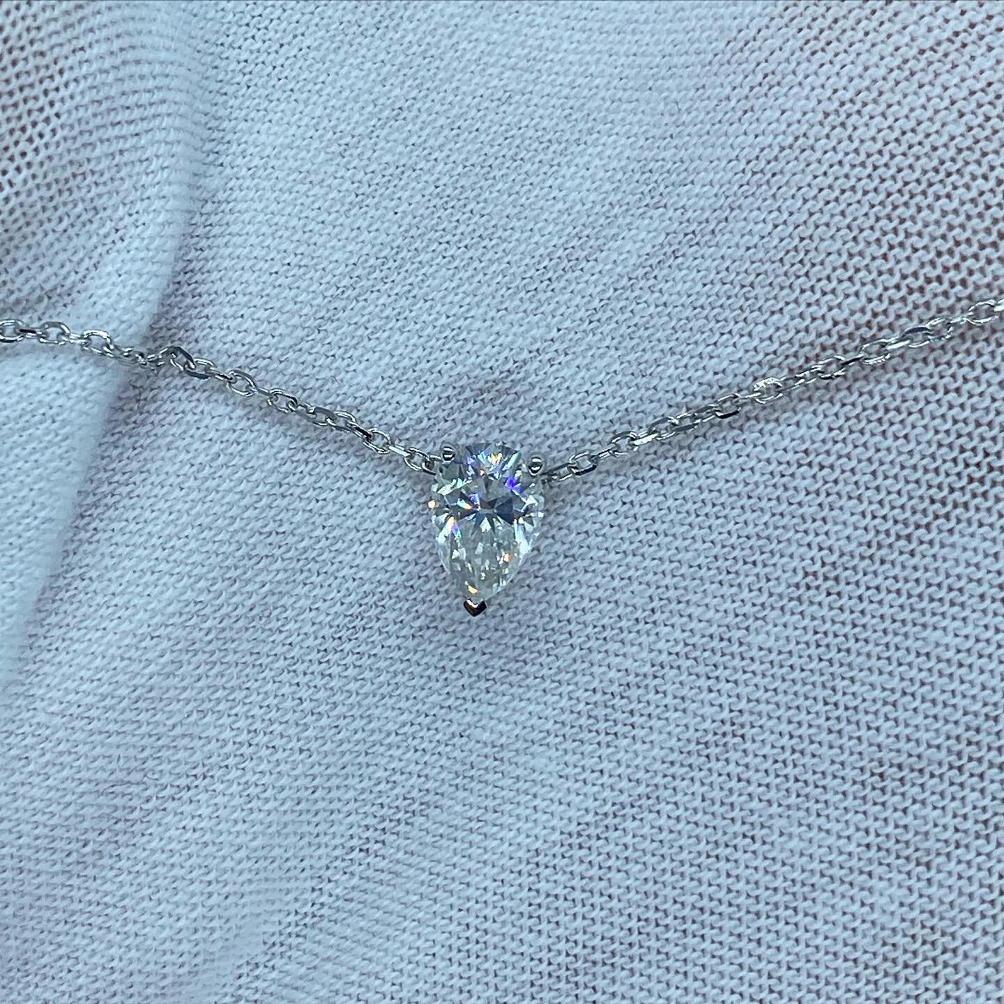 1ct pear cut Moissanite necklace, unique design for a special individual💎
-
שרשרת עם יהלום מוייסנייט בחיתוך טיפה במשקל 1 קראט, עיצוב מיוחד המאפשר את סיבוב הבית ל2 צדי הטיפה💎.
&mdash;&mdash;&mdash;&mdash;&mdash;&mdash;&mdash;&mdash;&mdash;&mdash;&md