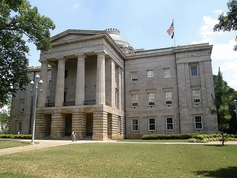 How do Democrats and Republicans in the North Carolina General Assembly differ in their Twitter follows?