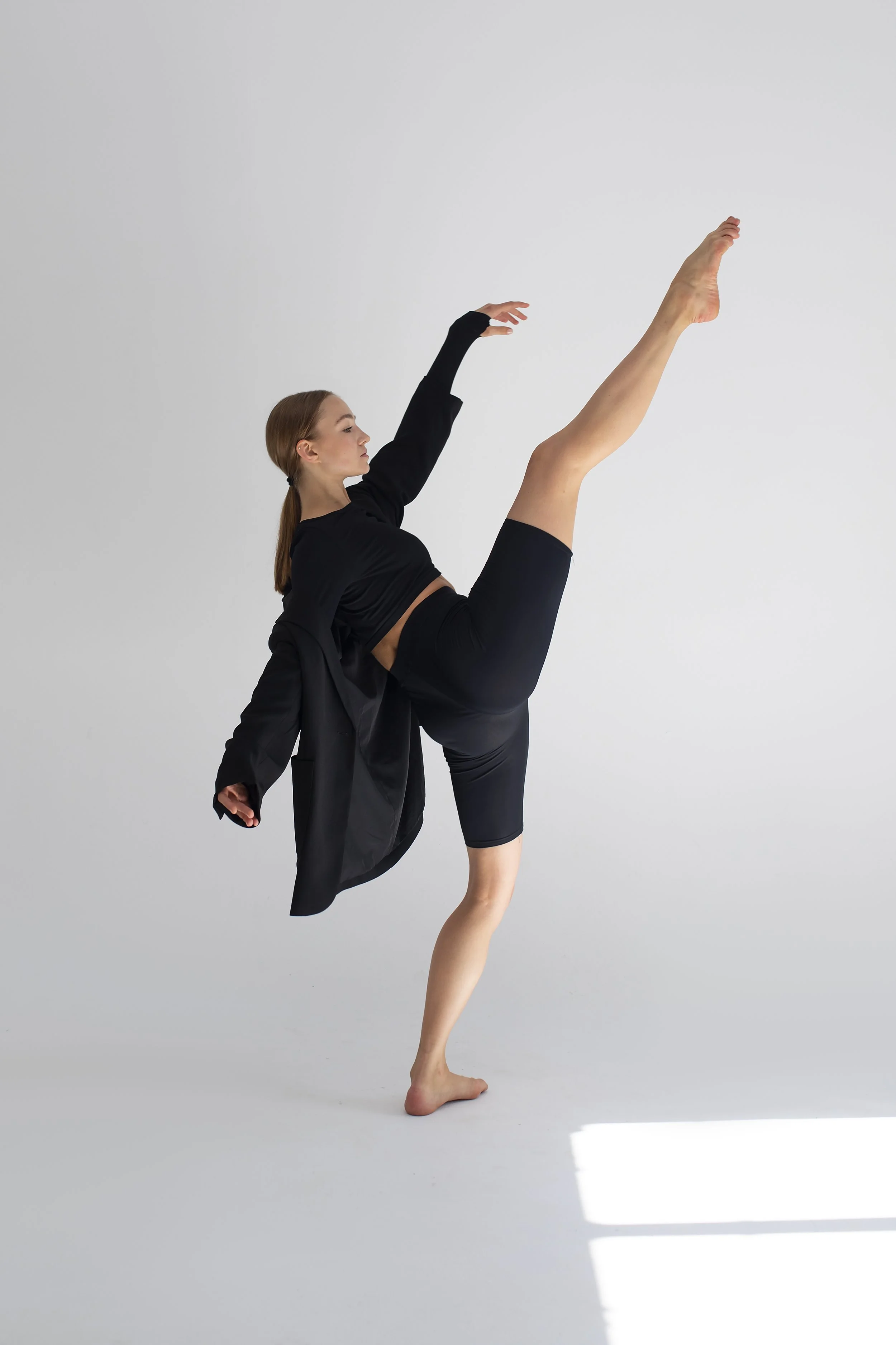 plein-coup-femme-se-deplacant-en-studio.jpg
