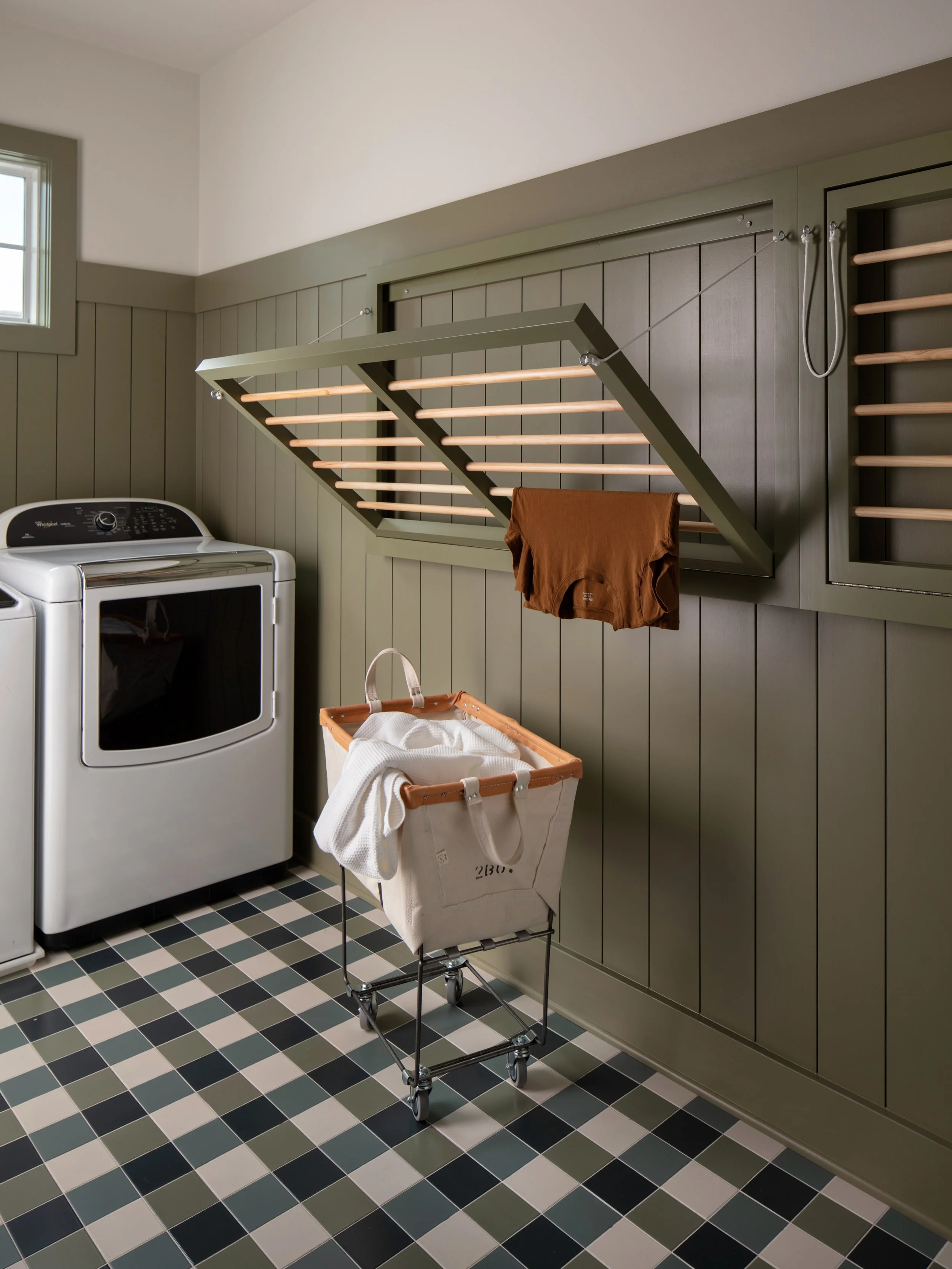 This laundry room is the perfect example of why we love custom cabinetry and details. We can get it exactly right. 

Interior design + Styling @jtwdesignllc
Photography @gordongregoryphoto
Construction @carysmill