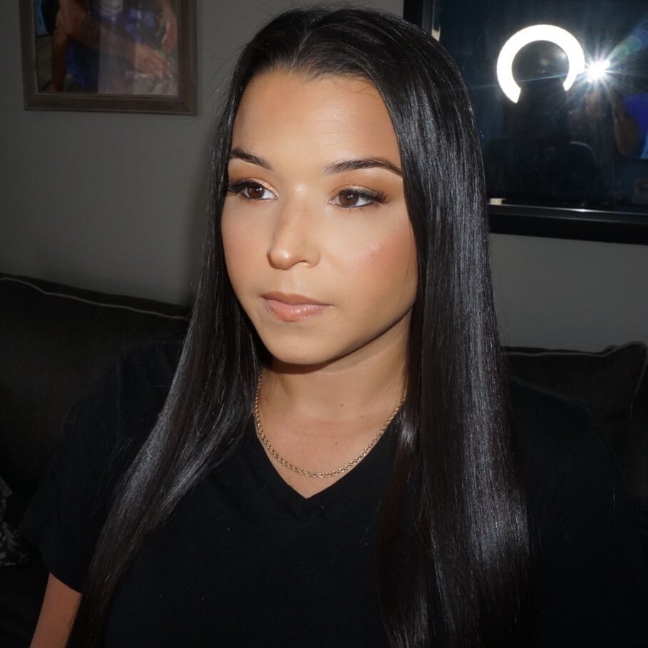 How gawwwg is this warm toned eye! Soft but yet Smokey with flawless skin for fall! 🤍 what fall trends are we loving right now?
&bull;
&bull;
&bull;
#longislandmakeupartist #longislandny #longislandmua #longislandbridal #longislandbusiness #makeuptu