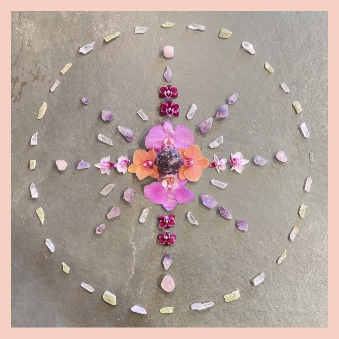 Celebrating the divine feminine in all of us. A crystal grid honoring the feminine energies within and without. Features rose quartz, amethyst, quartz, + green tourmaline.⠀⠀⠀⠀⠀⠀⠀⠀⠀
⠀⠀⠀⠀⠀⠀⠀⠀⠀
#crystalgrid #crystals #crystalmagic #crystalshop #crystal 