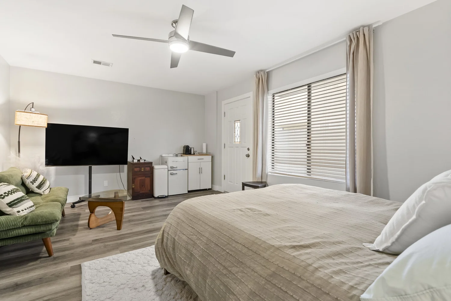 Bedroom with bed, TV and sitting area