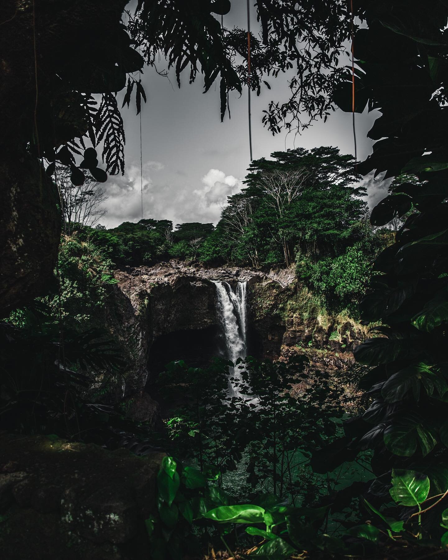 The feel when you went to Rainbow Falls and didn&rsquo;t see a rainbow 🥺🌈🌴
&mdash;
@canonusa 6D Mark II
@canonusa 24-104mm f/4