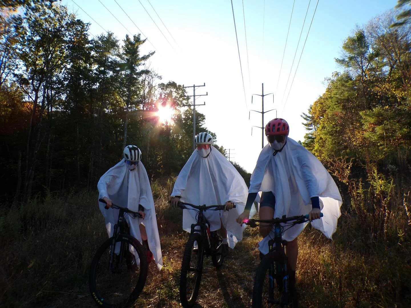 Just a couple of spooky @shredders_devo ghosts in Daniels Road State Forest @saratogamtb 

Day of the Shred 2025! THIS SATURDAY! Registration link in bio!

220 kids already registered! It&rsquo;s going to be so fun! 
👻 Anne-Sophie, Anna Y, Talia