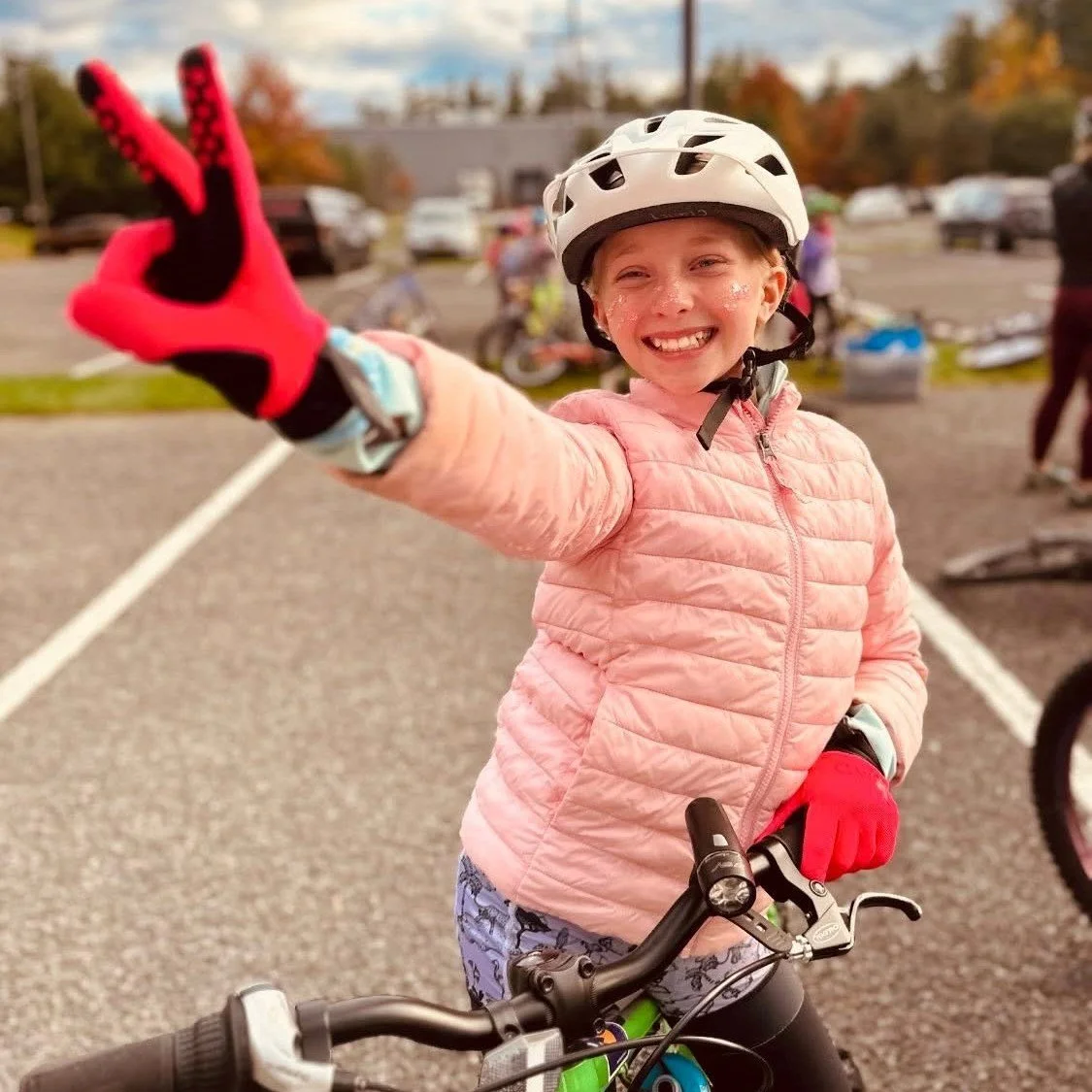 Skip the Black Friday chaos and hit the trails instead!
BUT&hellip;when you DO go shopping next time, you&rsquo;ll want one of our limited-edition organic cotton Shredders tote bags on your shoulder!

Give $100+ today, get outside for a ride, and sna
