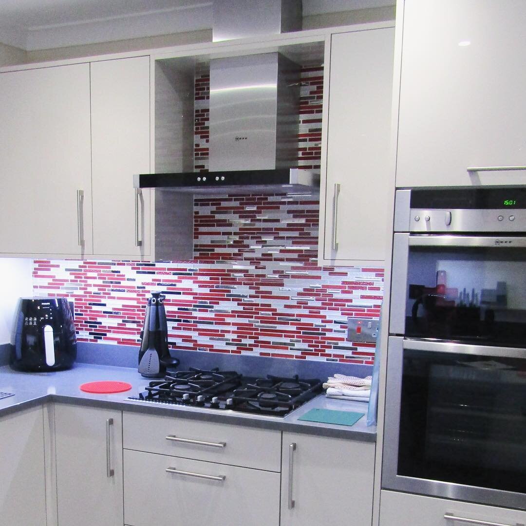 This stunning kitchen we created for a client in the Burbage area. We handbuilt the Cashmere gloss kitchen with Quartz worktops, Karndean floor, Neff appliances, Modern Mosaic feature wall and much more fully installed by our in house team.
⠀⠀⠀⠀⠀⠀⠀⠀⠀