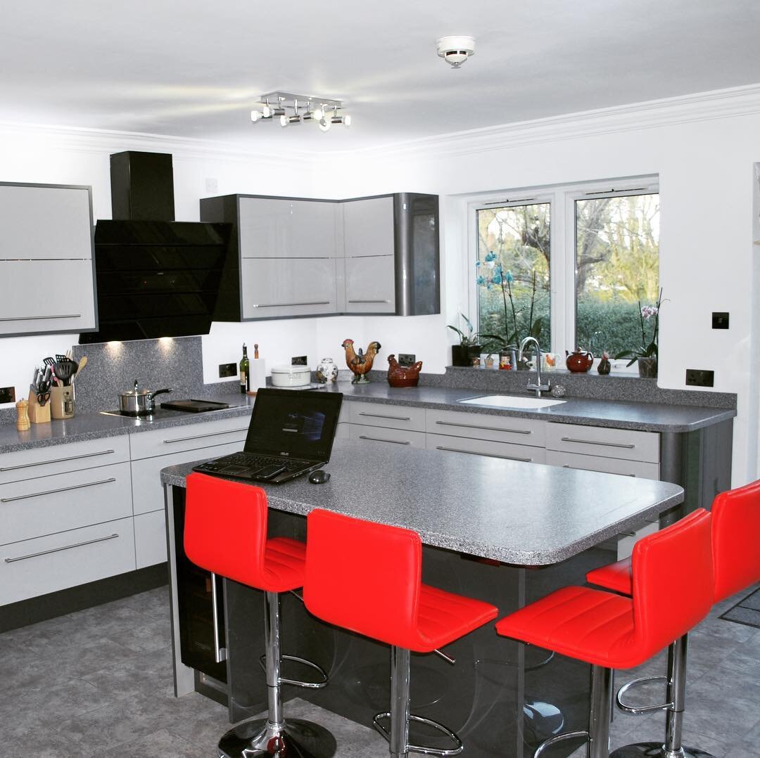 This stunning kitchen we created for a client in the Birmingham area. The spec was no conventional kitchen units or sharp corners - so we handbuilt the kitchen with all draws at base with even the dishwasher to match. Wall units were all bi-fold, cur