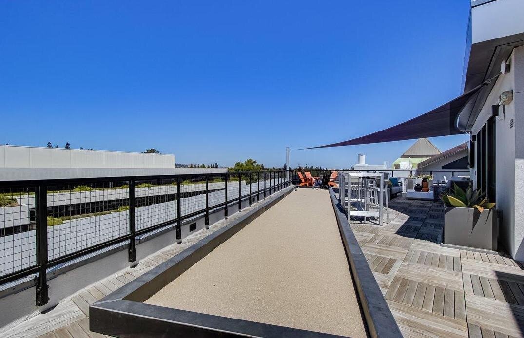RIV OUTDOOR SPACE