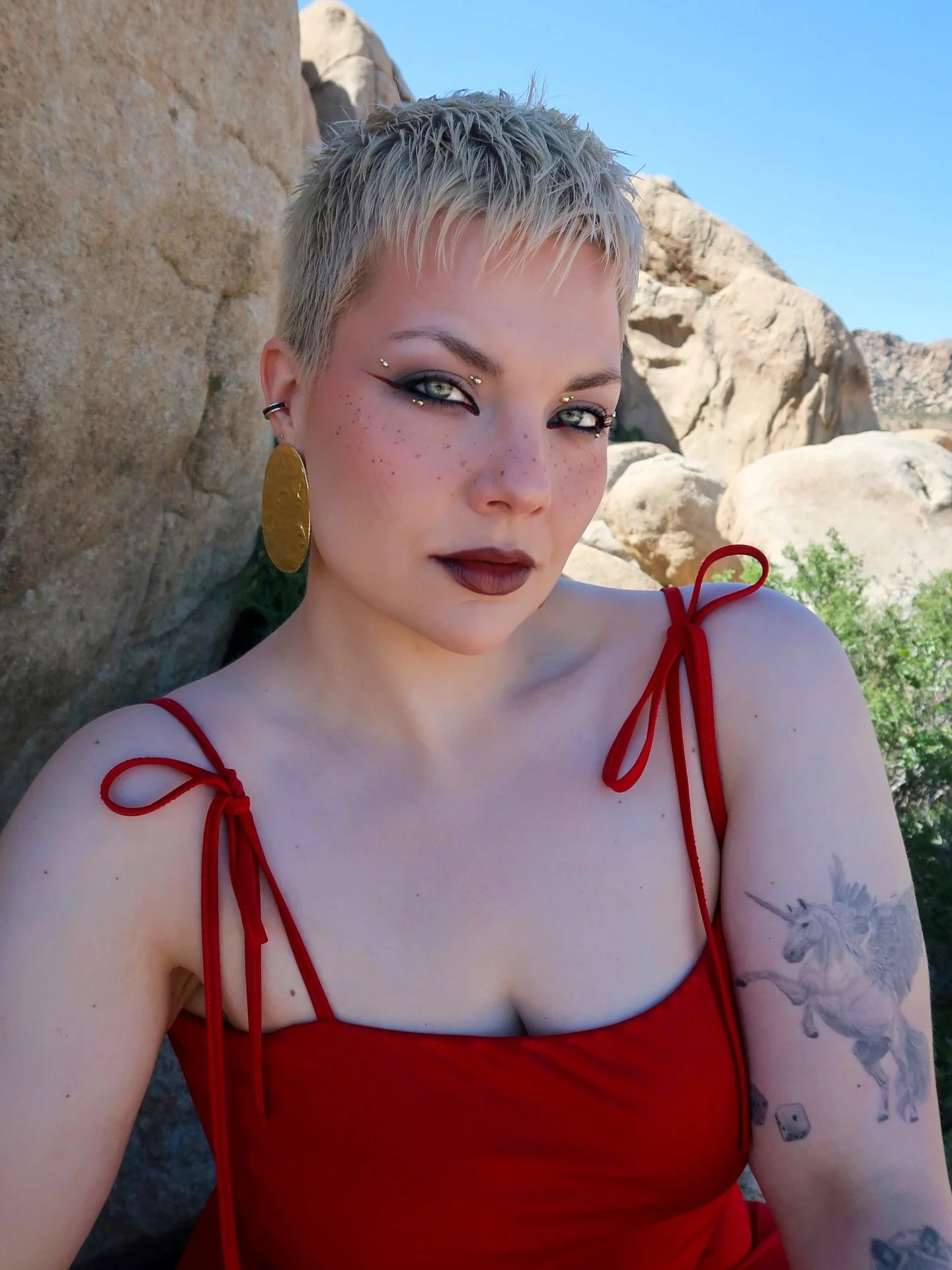 let&rsquo;s cheers to year 32 🥳🎉💕 #birthdaygirl #birthdayphotoshoots 

this is a big collection of some of my favorite shots from the Joshua Tree Birthday shoot from last weekend. Loved this red set from @rebdolls &hearts;️

also shout out to all 