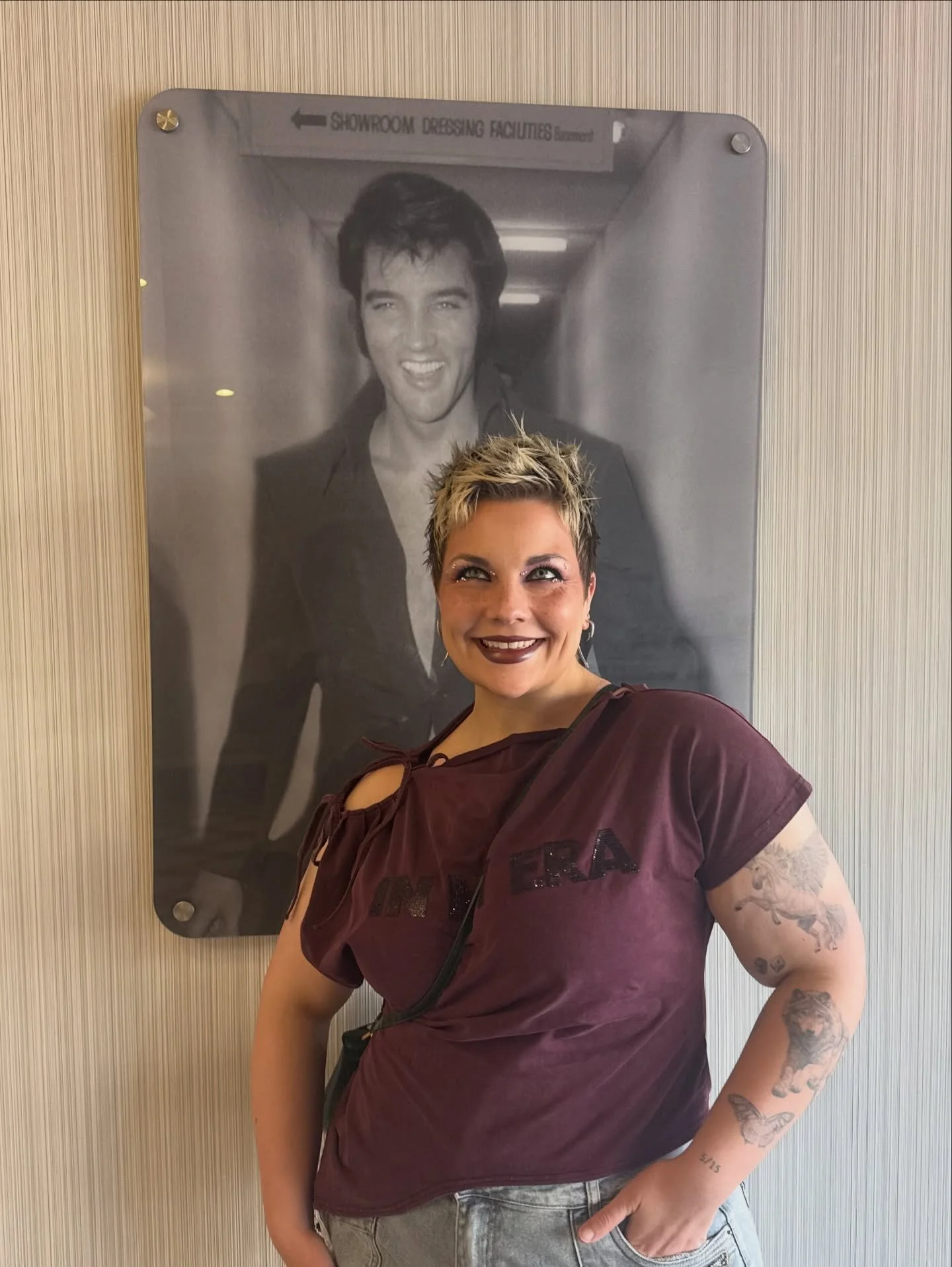 just a girl falling deeper in love with herself and Elvis 🙂&zwj;&harr;️😭😍

#curvefashion #shopakira #plusmodeling #elvisfan #selftaughtmua