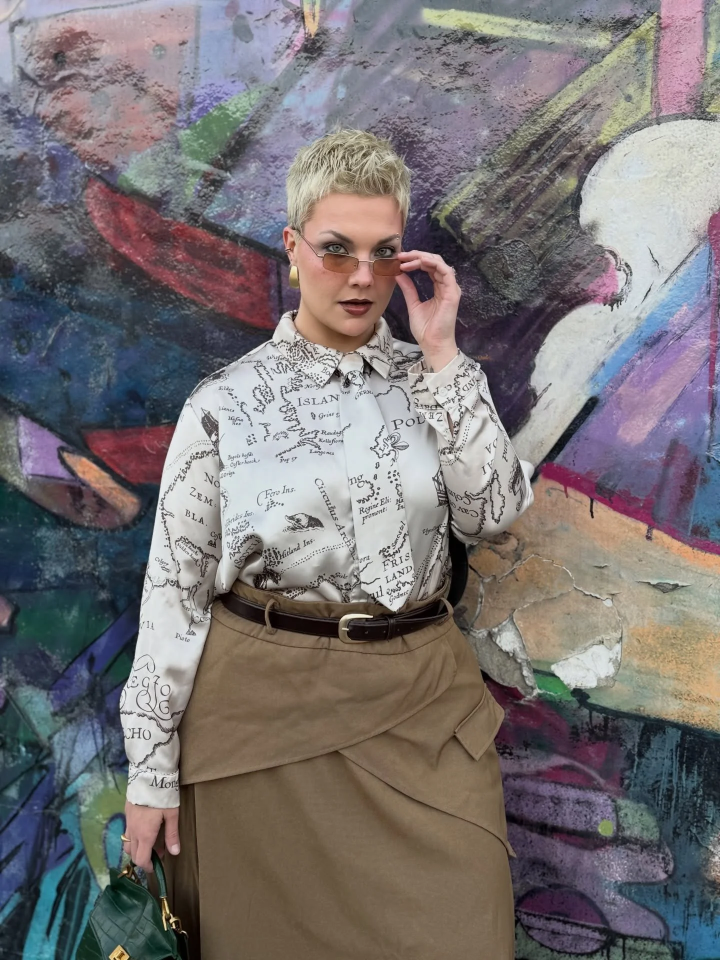 looking ahead to the weekend and truly this outfit deserved another post 😎

cheers to the weekend and wishing everyone a wonderful couple of days! 

@shopcider @cidercurve map button down
@micas.official @micascurve skirt
@converse boots
@jwpei_offi