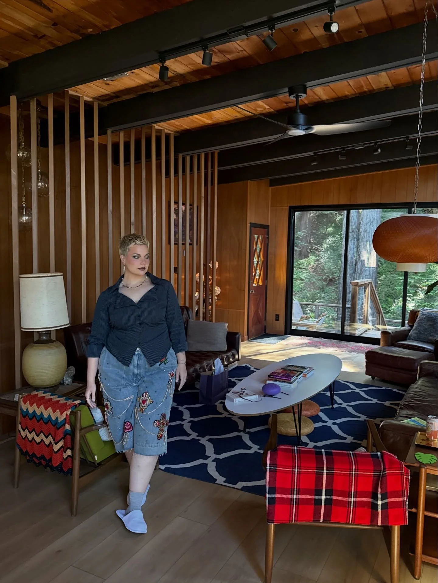 still daydreaming about this birthday outfit and airbnb in the middle of the redwoods 💚

@shopcider @cidercurve top
@shopakira jean shorts

notable makeup favs (full face post coming soon) 
@maryliascottcosmetics faux freckles 
@blendbunnyfacecharts