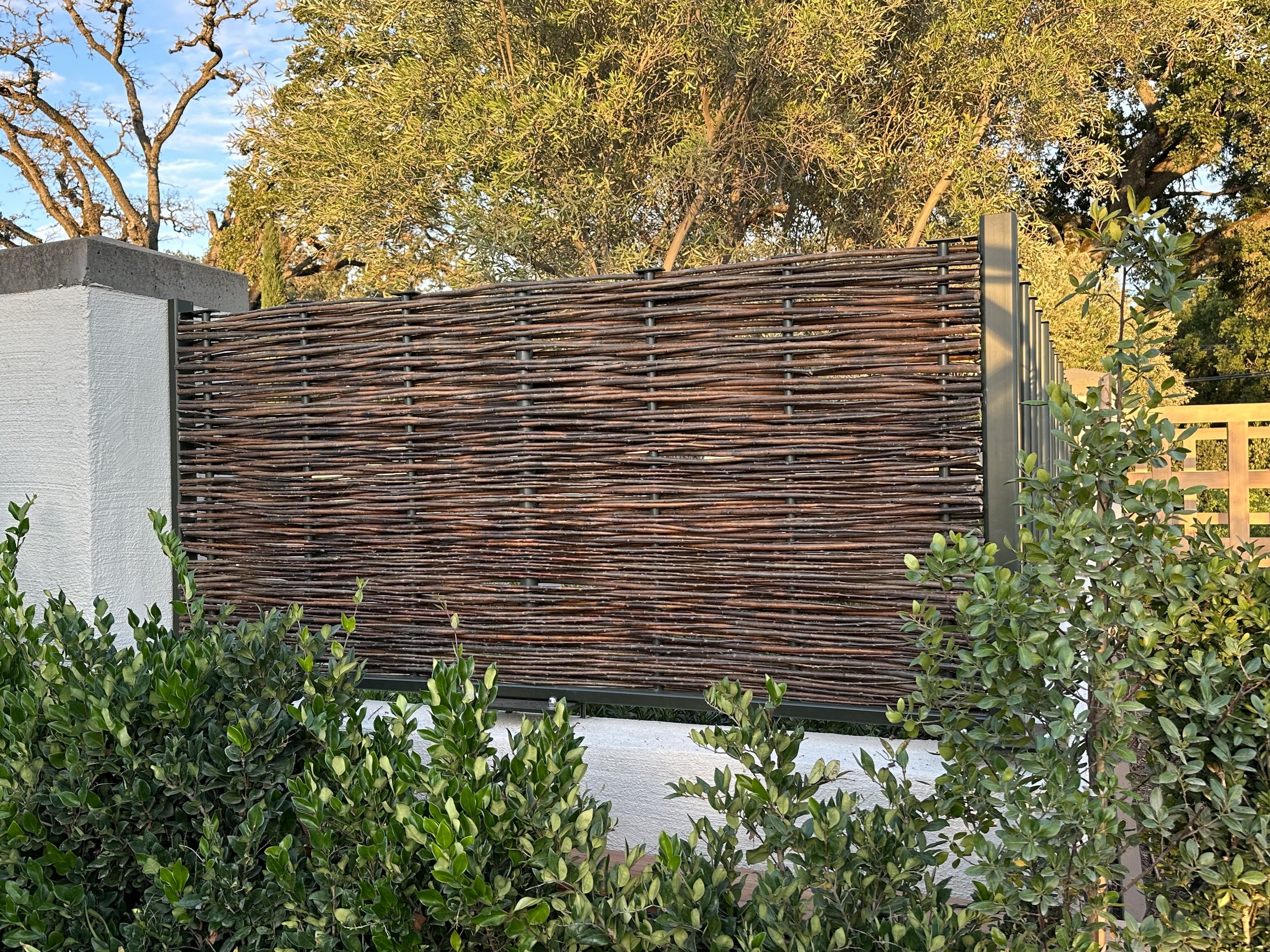 Living-Willow-Farm-Garden-Structures-Wattle-Kit-Long-Dry-Rods-Fence.jpeg