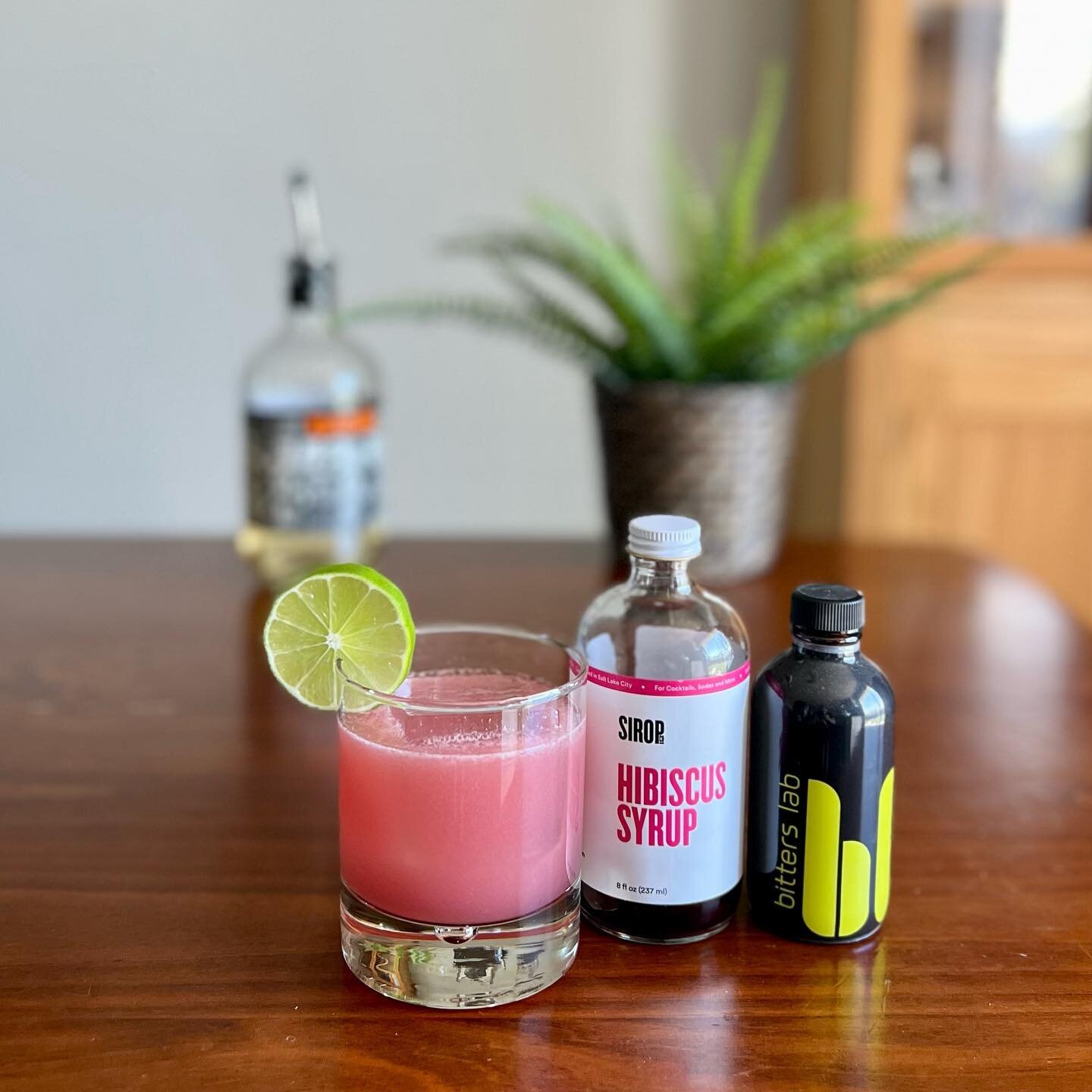 Happy Cinco De Mayo! We hope you enjoy today with your favorite drinks with family and friends. Here&rsquo;s what we&rsquo;ll be drinking tonight!

Hibiscus Margarita
2oz @espolontequila Tequila
1oz @sirop_co hibiscus syrup
1oz fresh lime juice
3 das