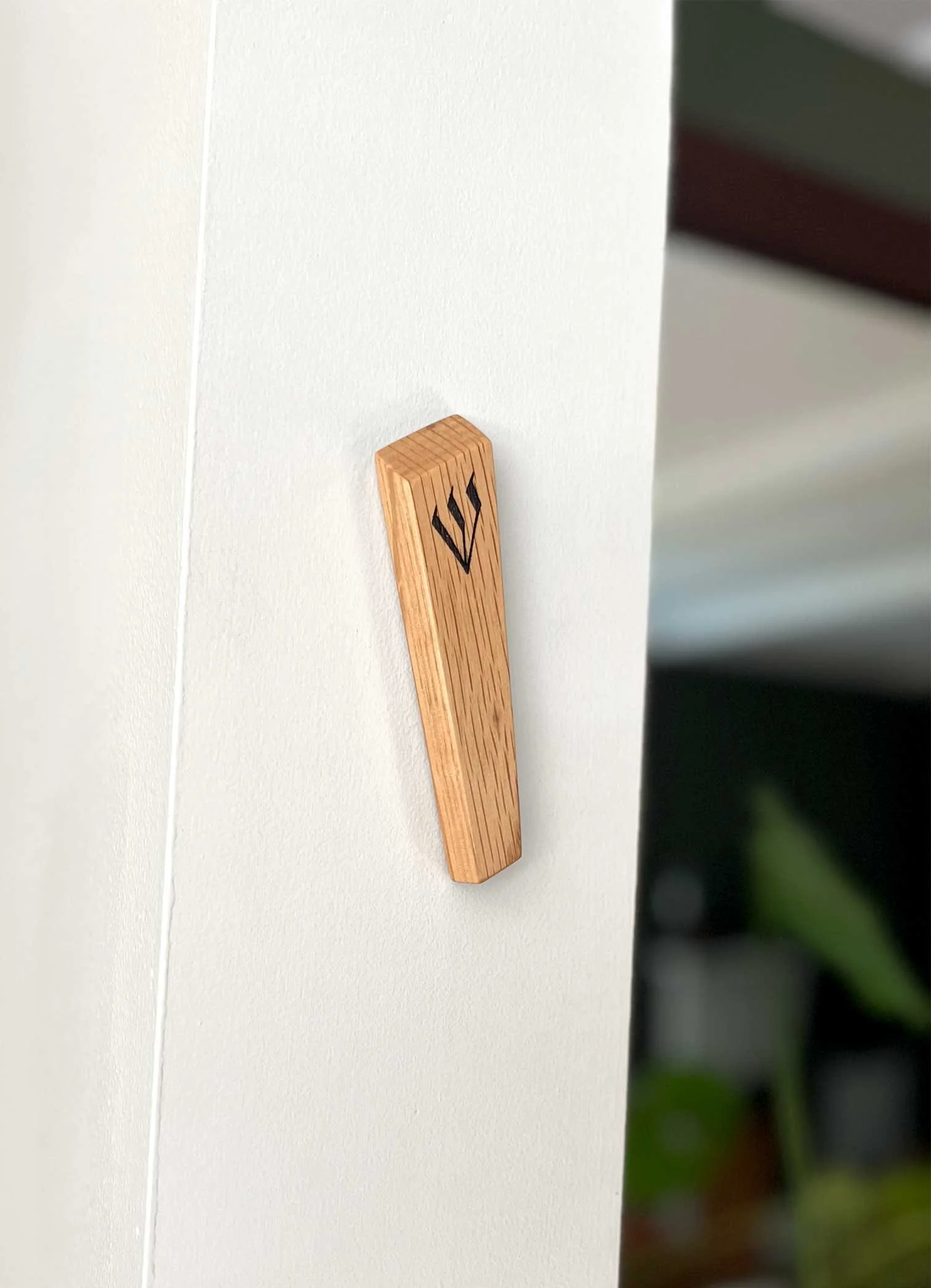 wooden-oak-mezuzah-with-shin-2.jpg
