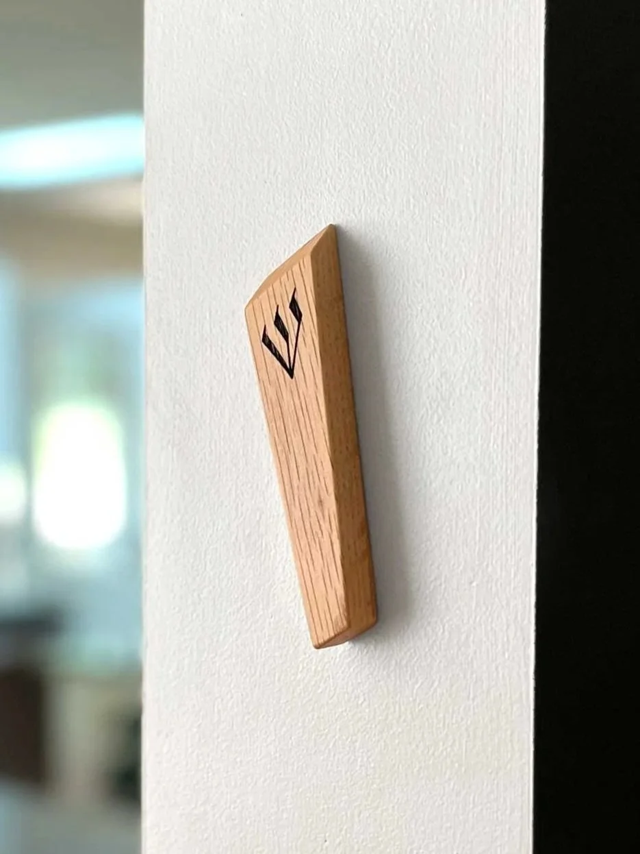 wooden-oak-mezuzah-with-shin-3.jpg
