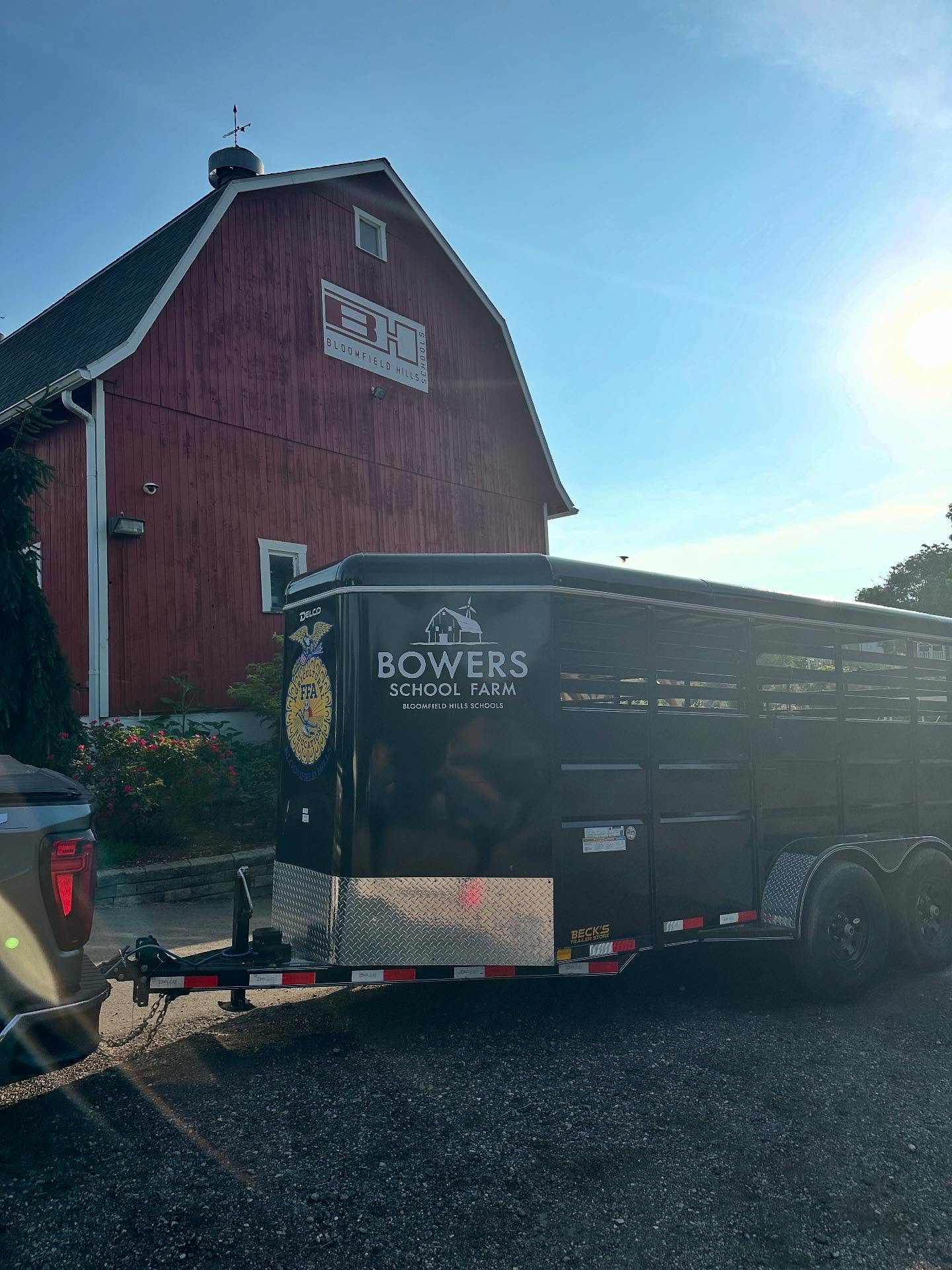 @bloomfieldhillsffa and @bowersfarm4h are Loading up and heading to the @official.oaklandcountyfair!
