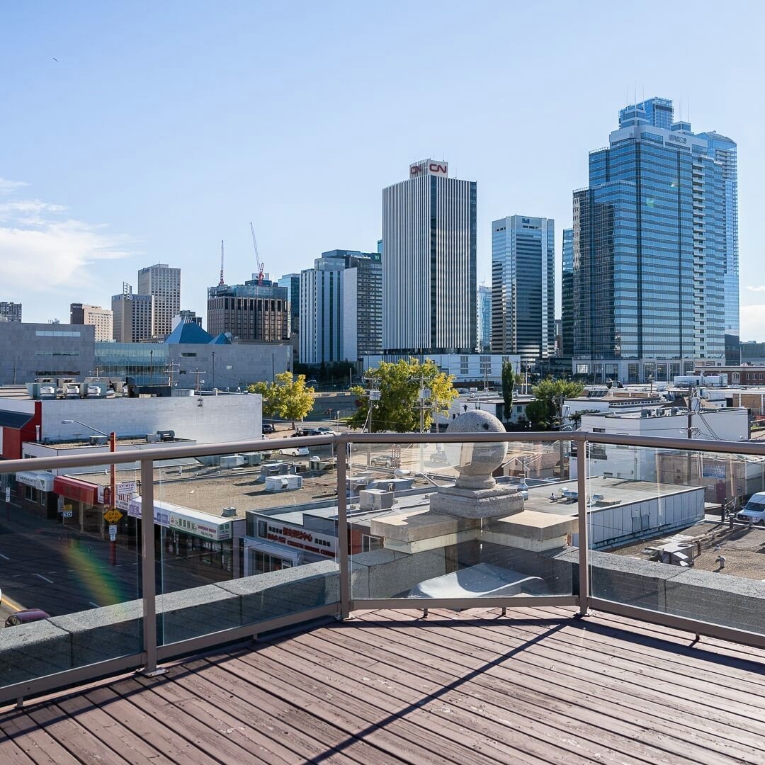 Rooftop views of a warmer #YEG 🌆