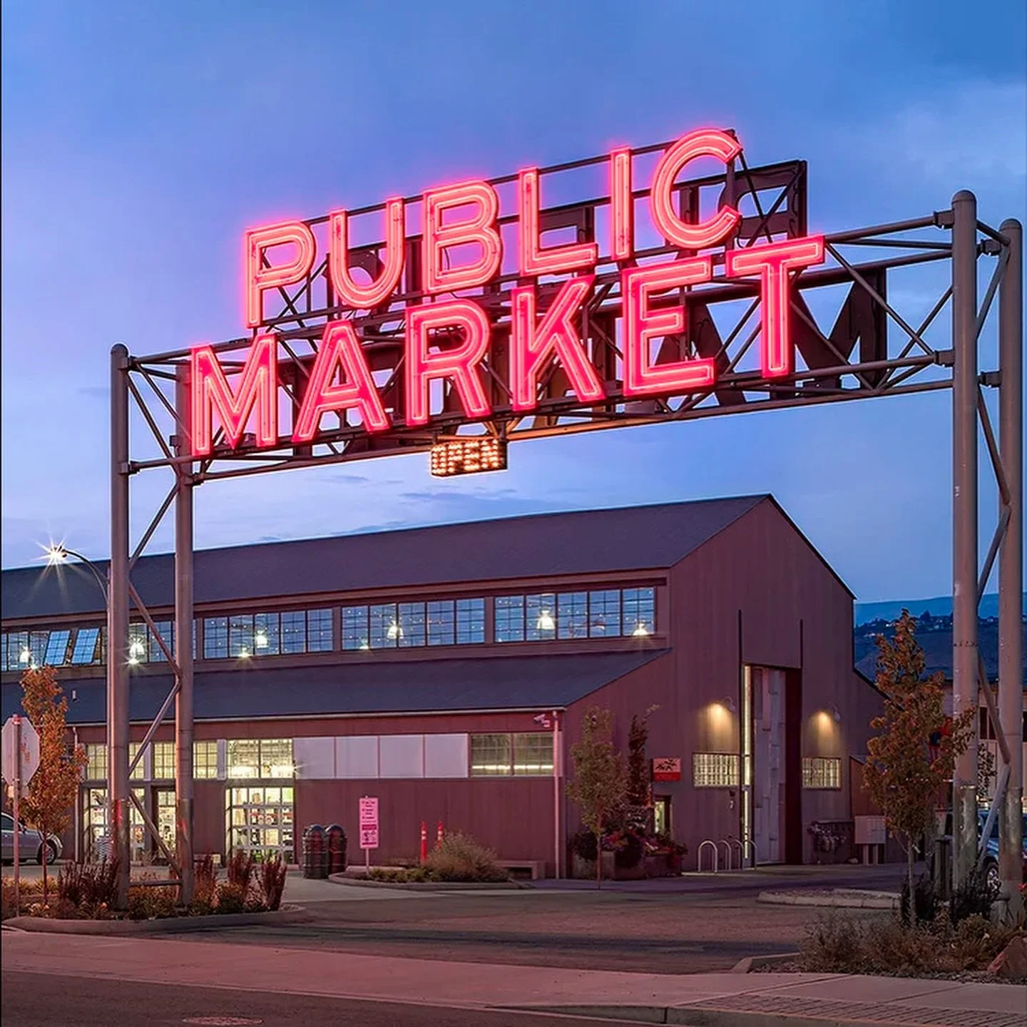 #WenatcheeWednesdays — This week we’re highlighting one of Washington’s most unique destinations, right here in our valley: @pybuspublicmarket 
Right near historic downtown, Pybus has become a place “Where Community Meets.&rd