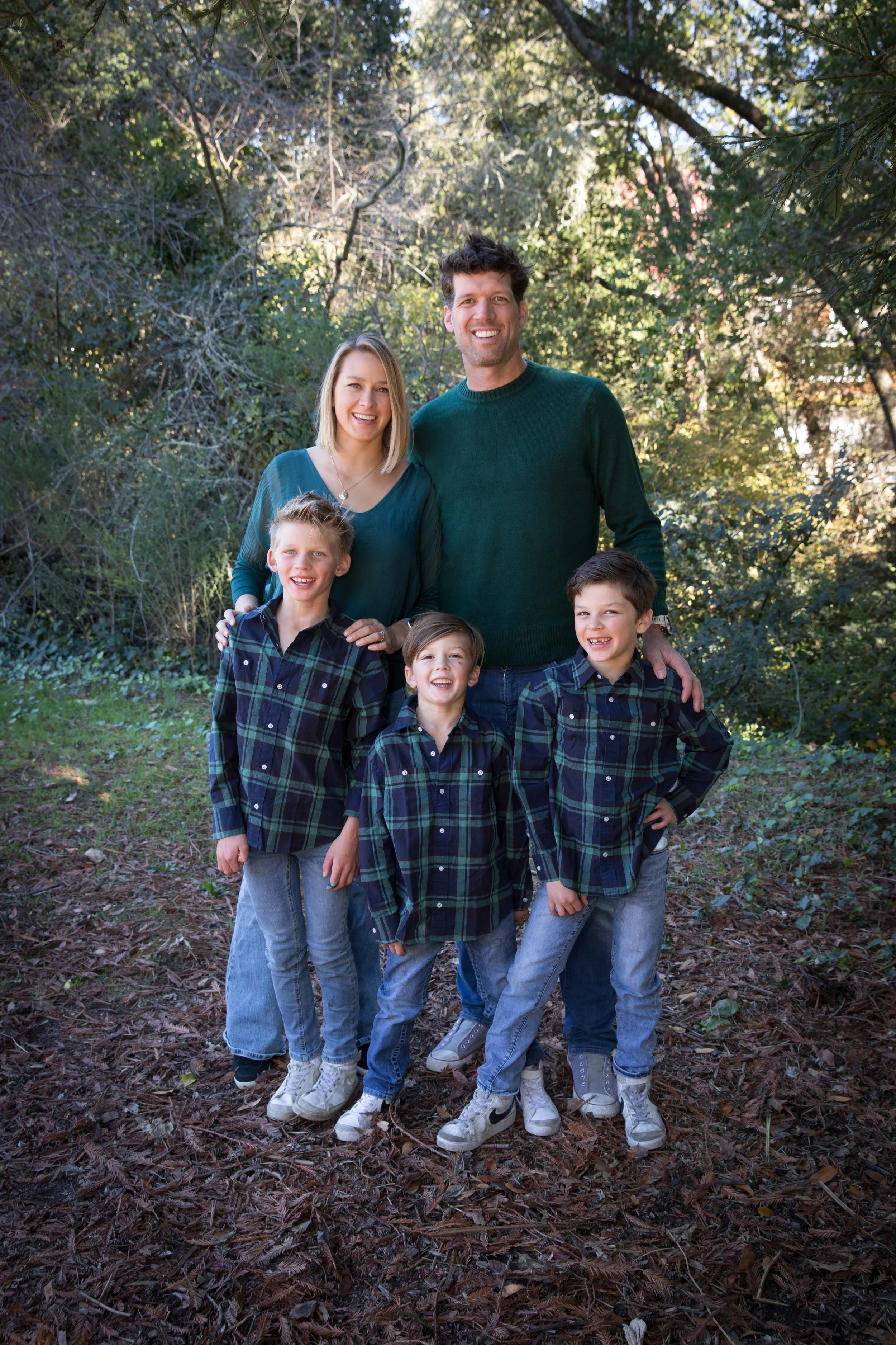 Holiday-Family-Mini-Session_Mathcing-Outfits_Lawrence-Lauterborn.jpg