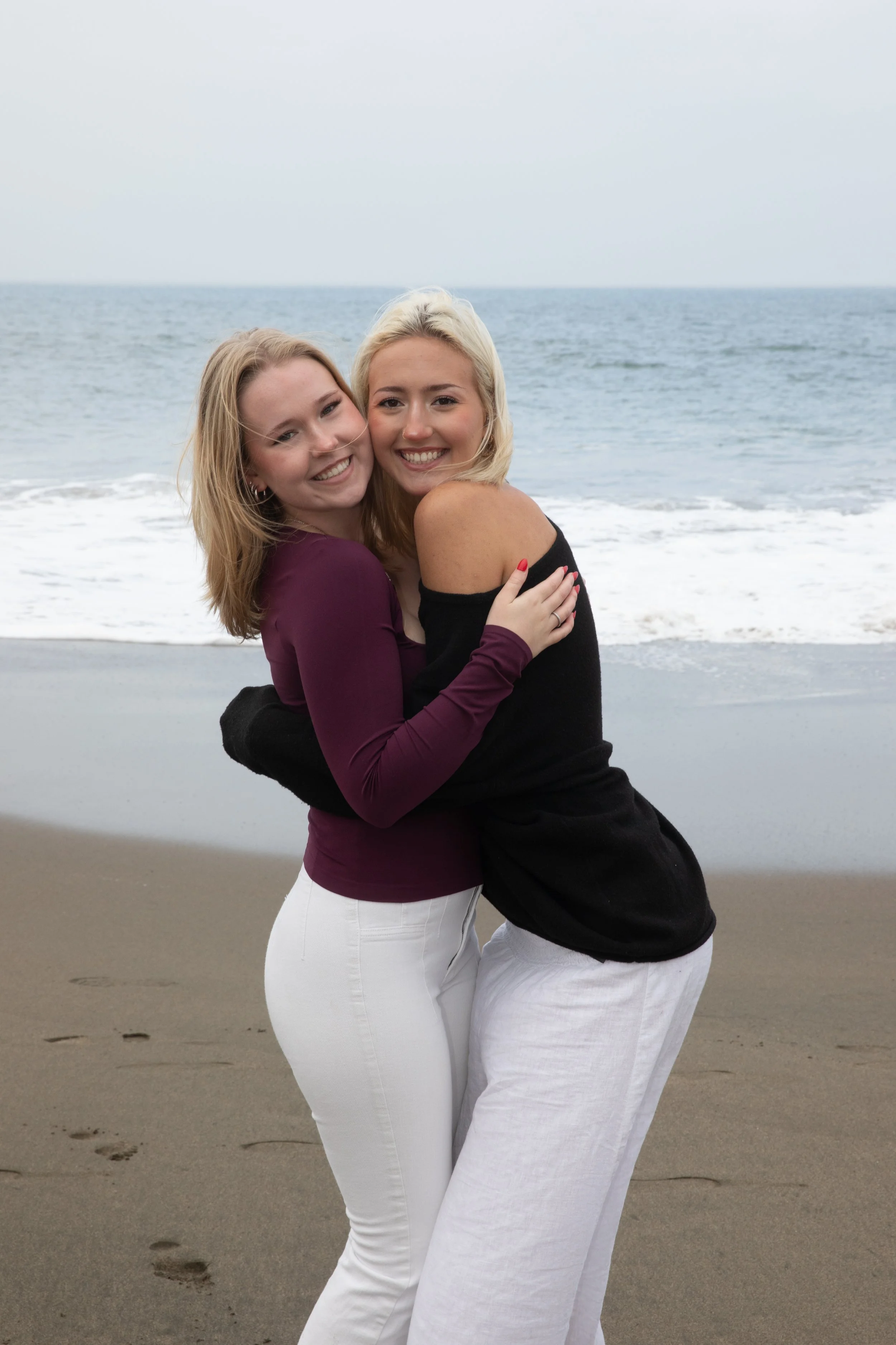 Sisters_Beach_FamilyPhotography_BayArea_LawrenceLauterborn.jpg