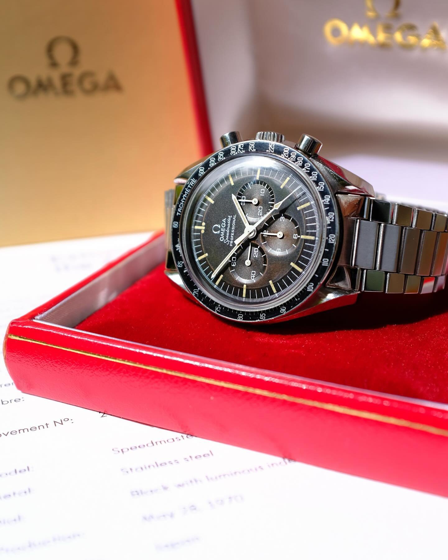 Your favorite watch to wear on a Tuesday, but with a faded brown dial. 

-Omega Speedmaster 145.022-69ST tropical dial with box &amp; extract. Produced 5.28.70 and originally delivered to Japan. 

#speedytuesday