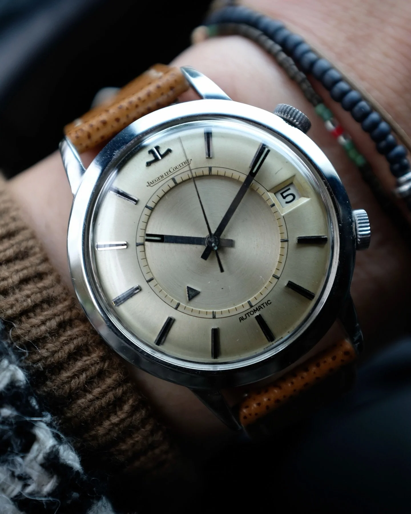 If you ever get tired of using your phone as an alarm then I have the perfect solution for you. 

-1960s Jaeger LeCoultre Memovox Alarm E855