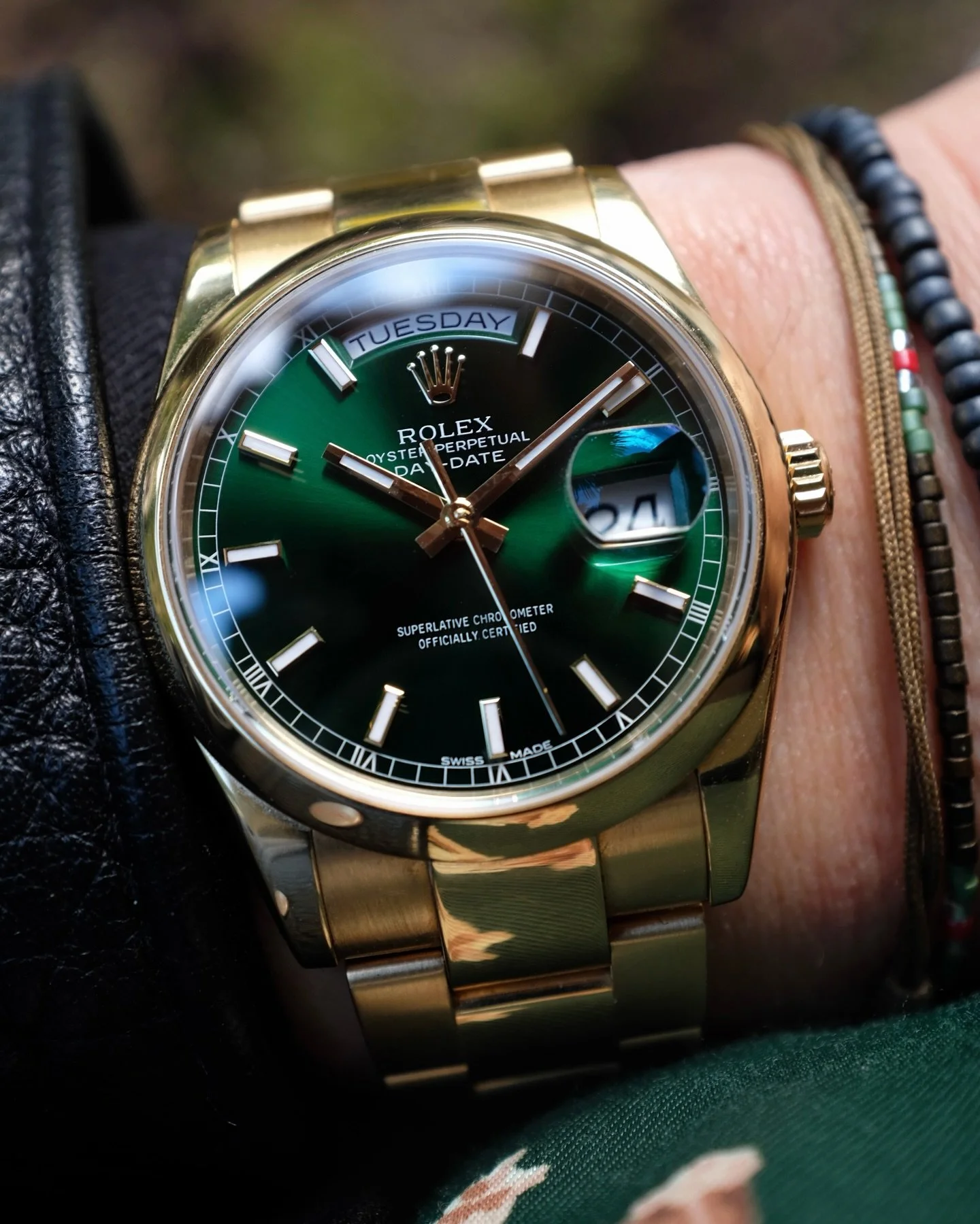 Can we just all agree that emerald green and yellow gold is the best combo ever?

-2000 Rolex Day-Date 118208 w/ box and Rolex service card. Check the site for details.