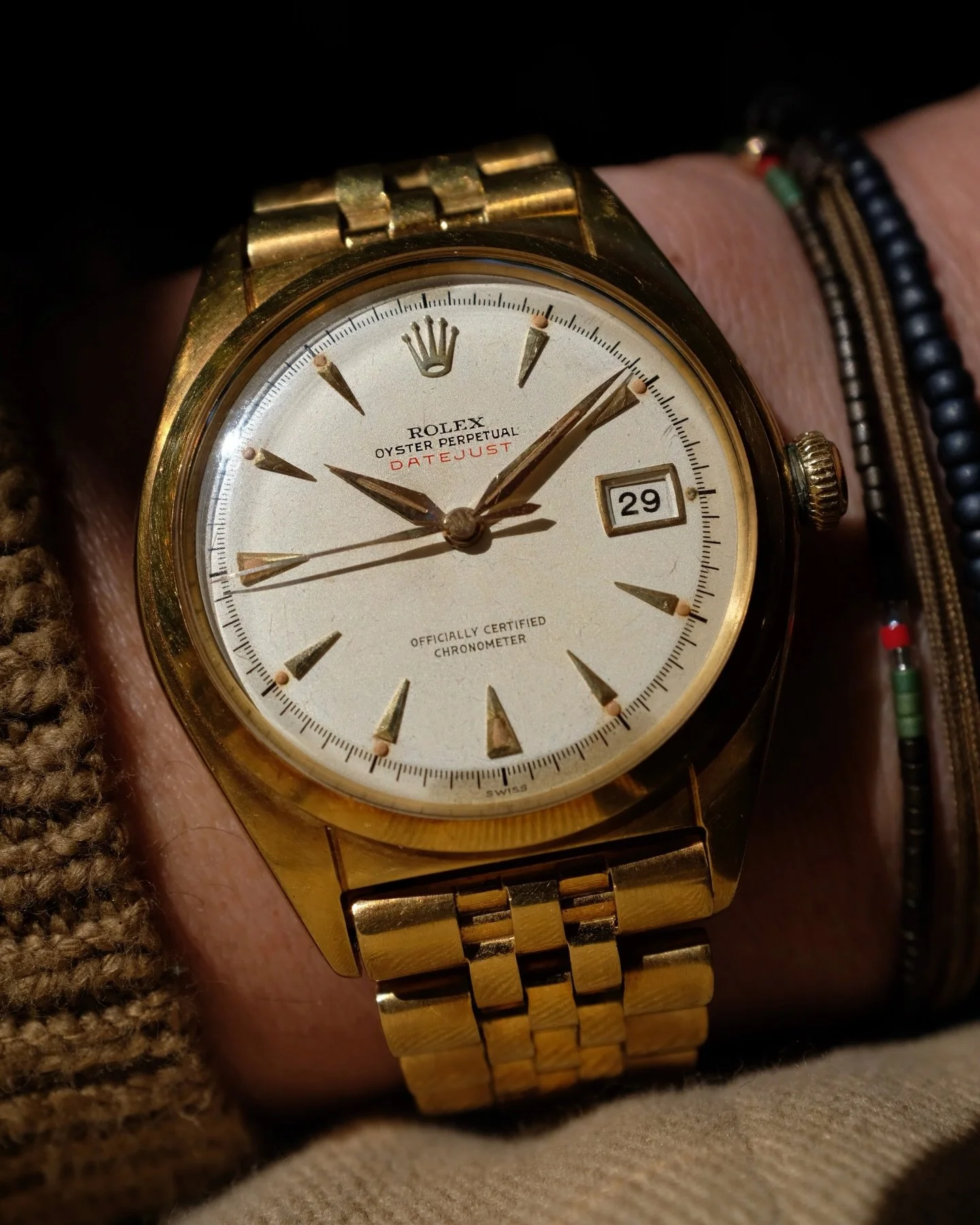 Not your average Datejust 😎

-1948 Rolex Datejust 5030 &ldquo;Ovettone&rdquo; Large Bubbleback