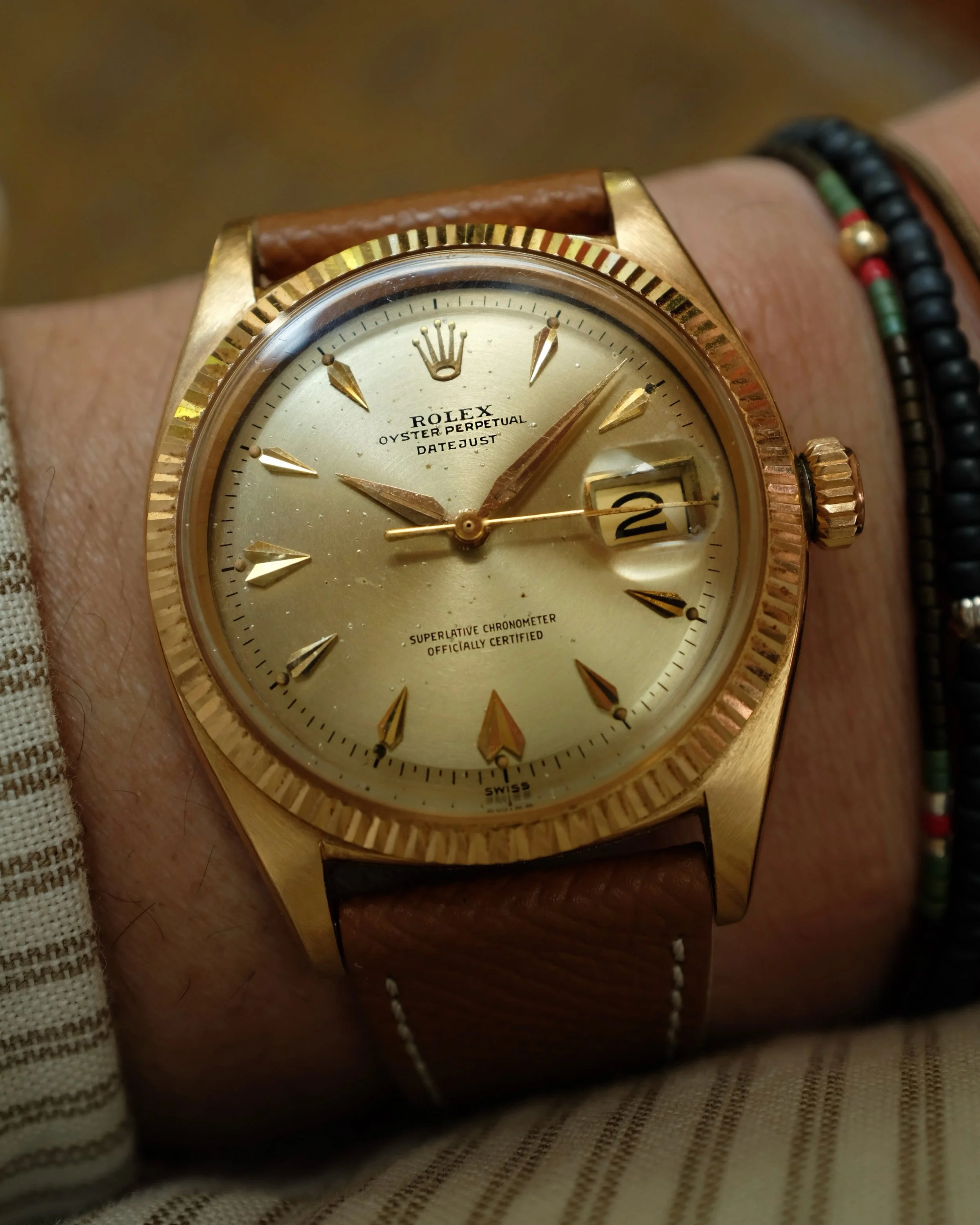 It&rsquo;s showing its age, not its experience. 

-1959 Rolex Datejust 6605 18k yellow gold