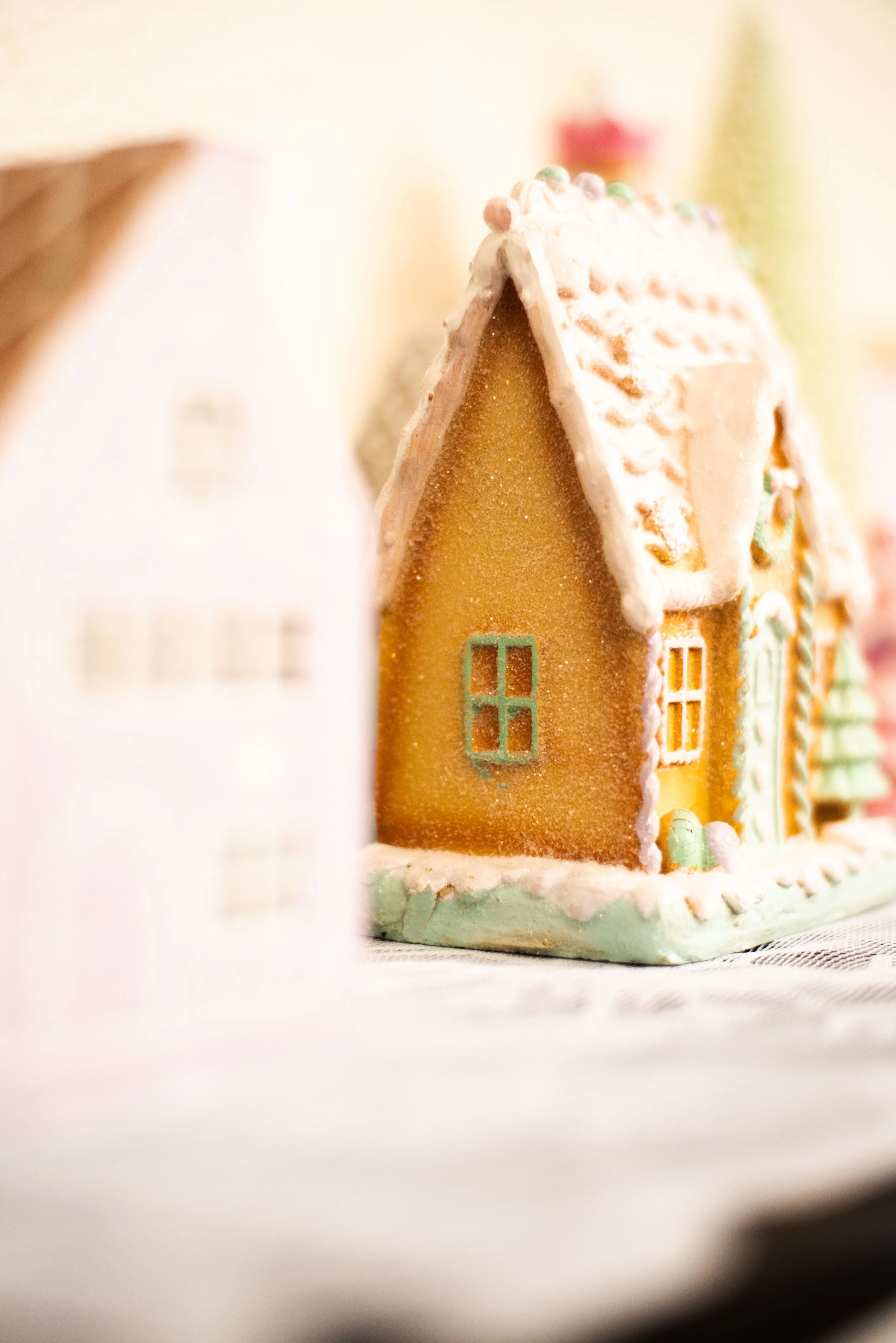 [dec 4] holiday gingerbread house decorating