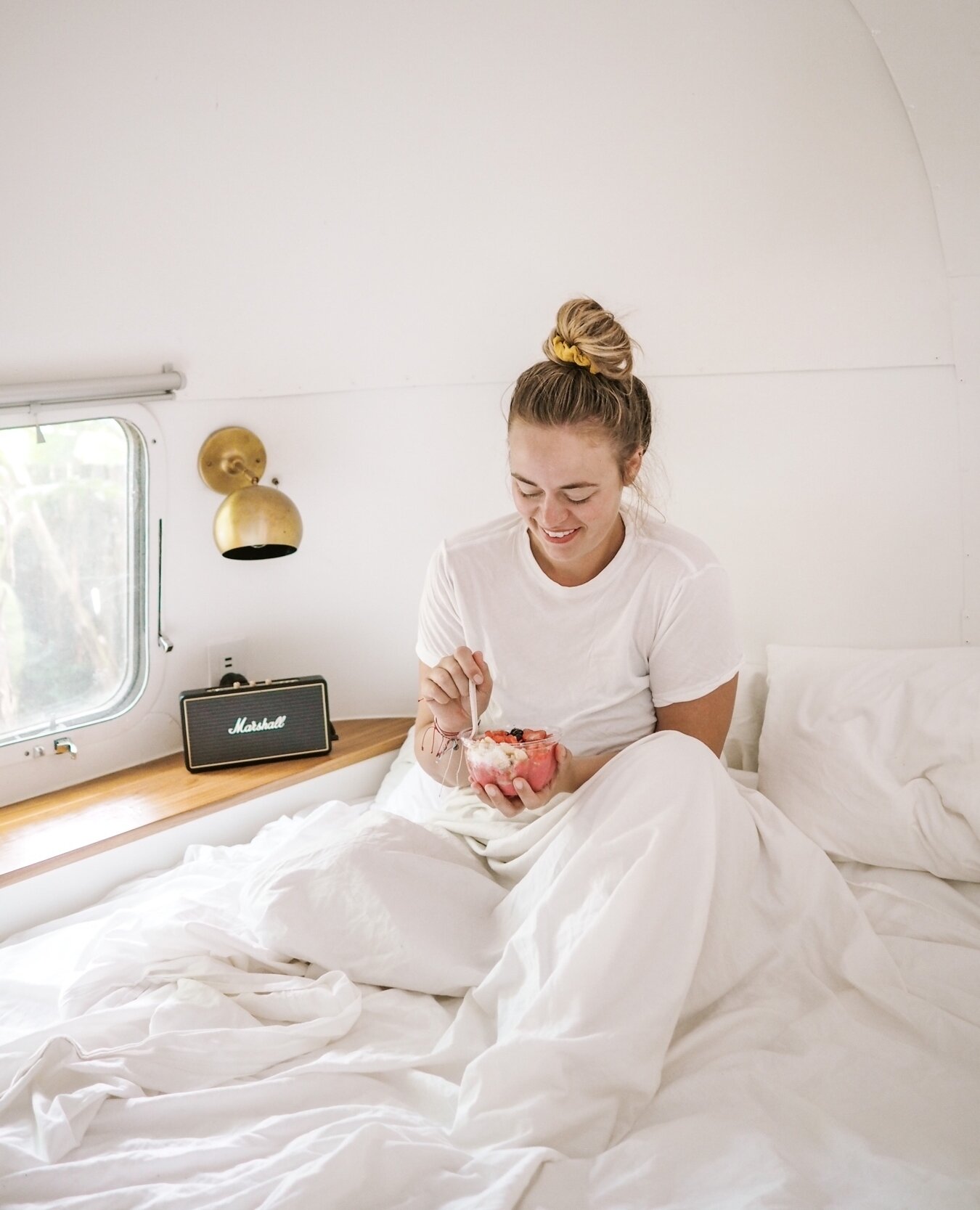 Mornings spent with no to-do list 😌 Be like @meg_ward_ and grab a smoothie bowl from @gojuice down the street and bring it back to the Airstreams to enjoy somewhere cozy.