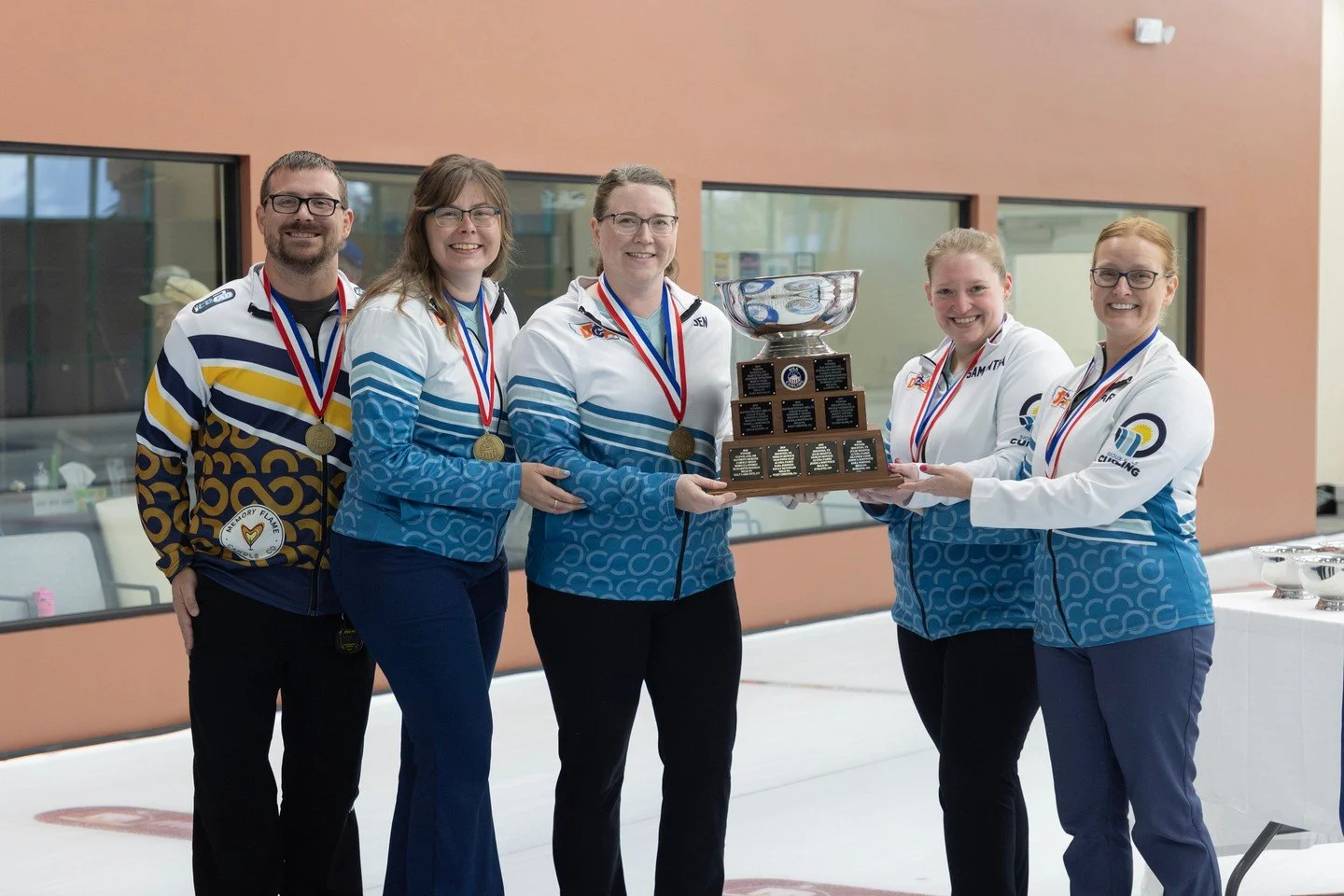 When the 2025 USA Curling Arena Nationals concluded on Sunday, there were both new and familiar faces on the top of the podium. 
Read more ➡️ on our website
📸 Boz Bloom/CurlVegas