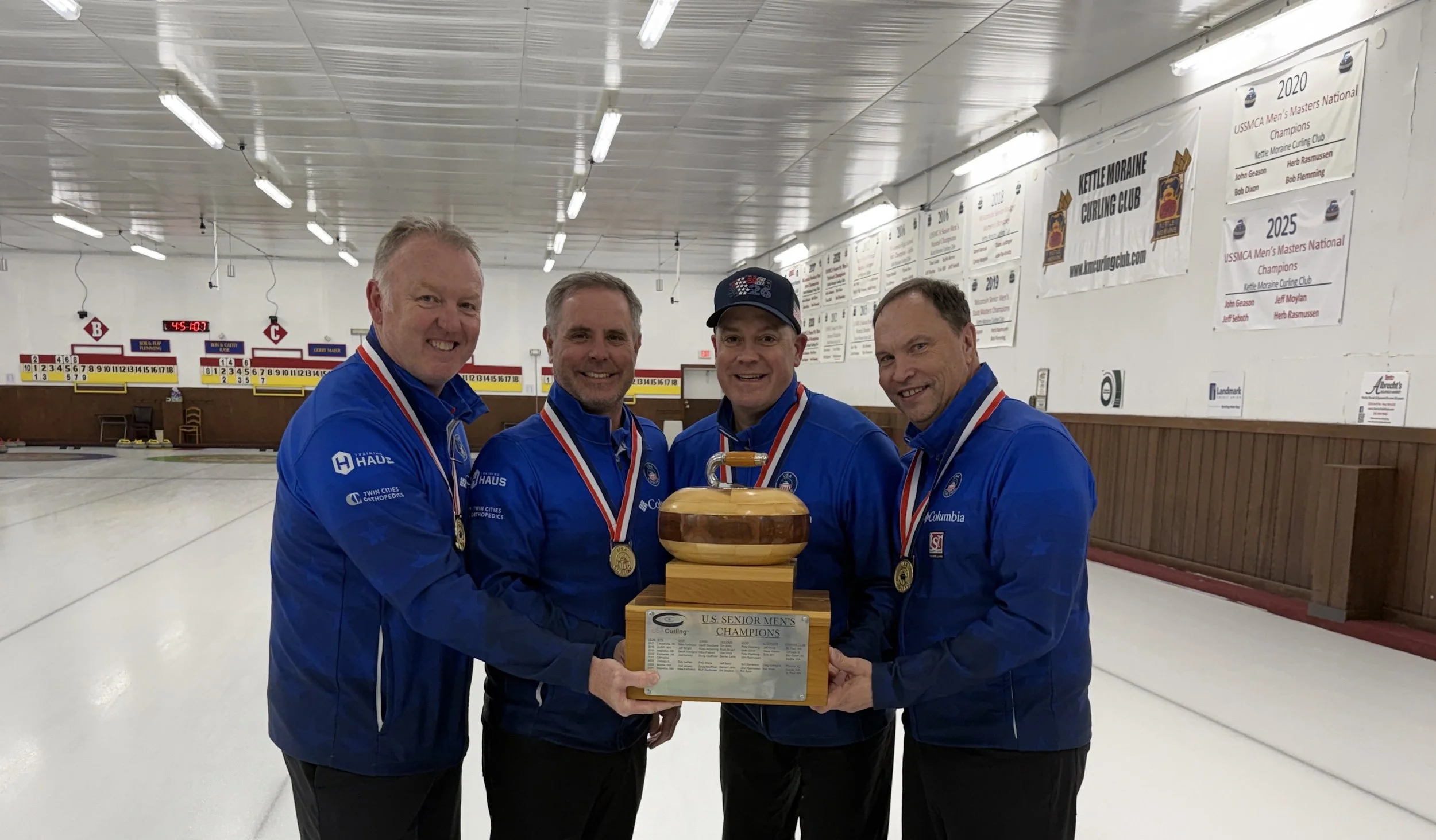 SMITH, FARBELOW DEFEND SENIOR TITLES