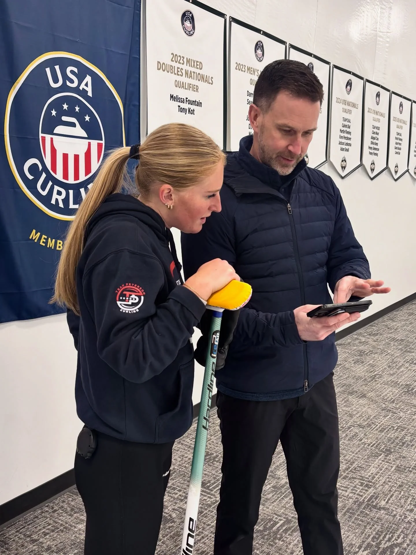 The inaugural USA Curling Showcase is bringing the energy this weekend! High Performance Director Brad Gushue and USA Curling coaching staff are leading sessions and working closely with athletes throughout the weekend. 🥌