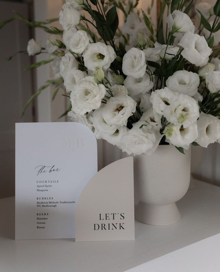 Cheers to the Mr &amp; Mrs 🖤🥂⁠
⁠
@revelandlight⁠
@michelecoomeyfloral⁠
@onelovelydaystyling⁠
@mudbrick_nz/⁠
@tble__linen__hire⁠
@vintage_and_style⁠
⁠
- Bar Menu Combo, with rounded corners and sail shape.⁠
- A1 Rectangle Welcome Sign onto 3mm D-Boa