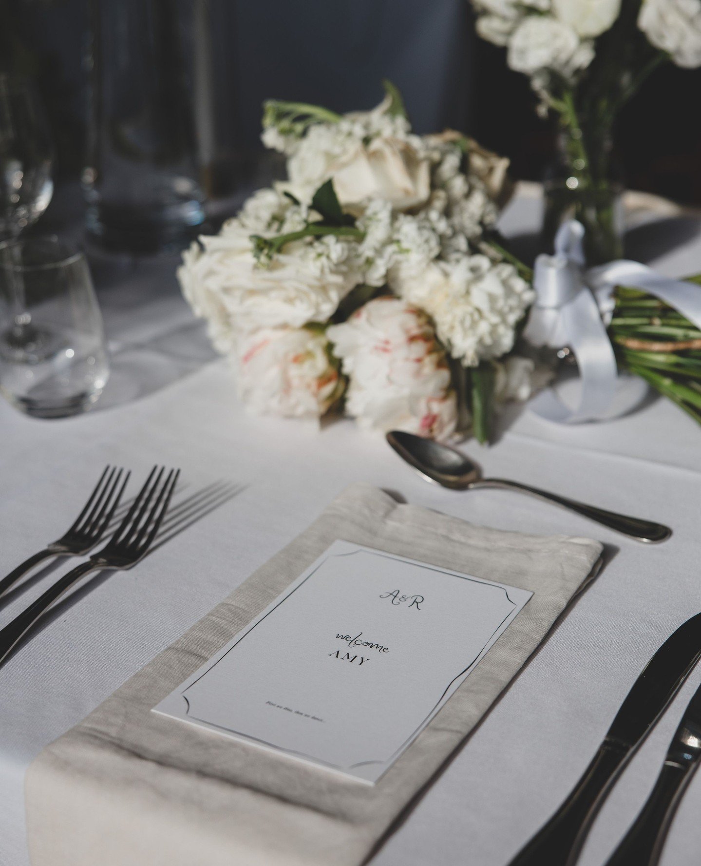 Bon App&eacute;tit ⁠
⁠
Obsessed with the dining hall at @stoneridgeestate⁠
⁠
Personalised dinner menus, with contemporary calligraphy &amp; hand drawn borders to perfectly compliment the rustic charms of this iconic Queenstown wedding venue.⁠
⁠
DREAM