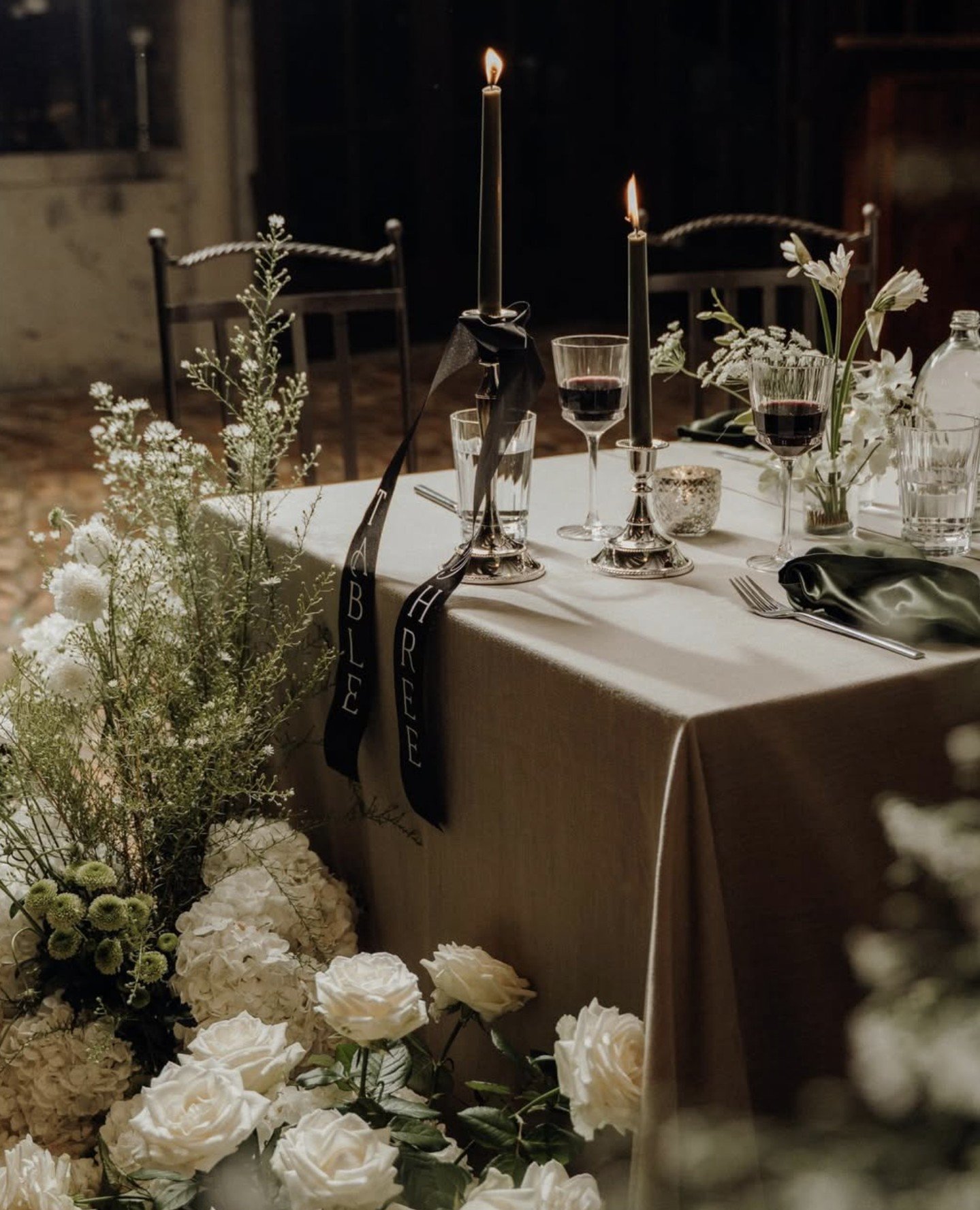 More beautiful nights like these please 🖤⁠
⁠
Printed table number ribbons setting the scene for Danielle &amp; Zach x⁠
⁠
The Team:⁠
@ohsuchstyle⁠
@amanda_thomas_photography ⁠
@mudbrick_weddings⁠
@ little.leaf.florals⁠
@justmytype_nz