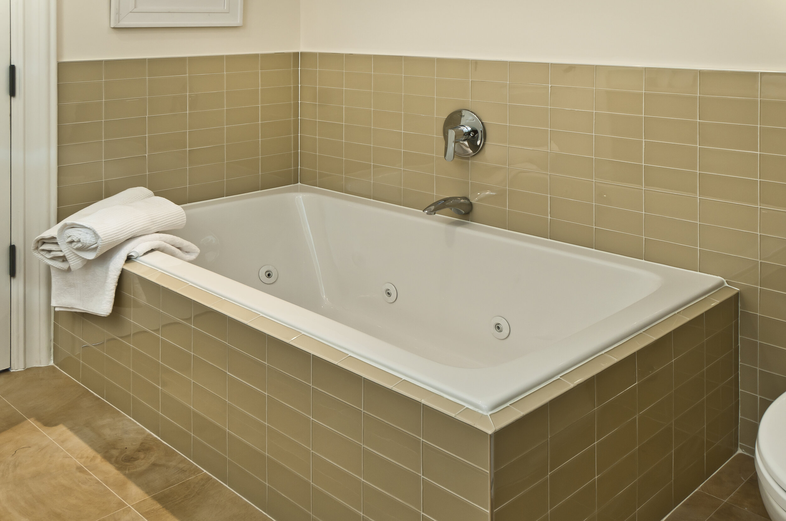 15.jet tub.jpg