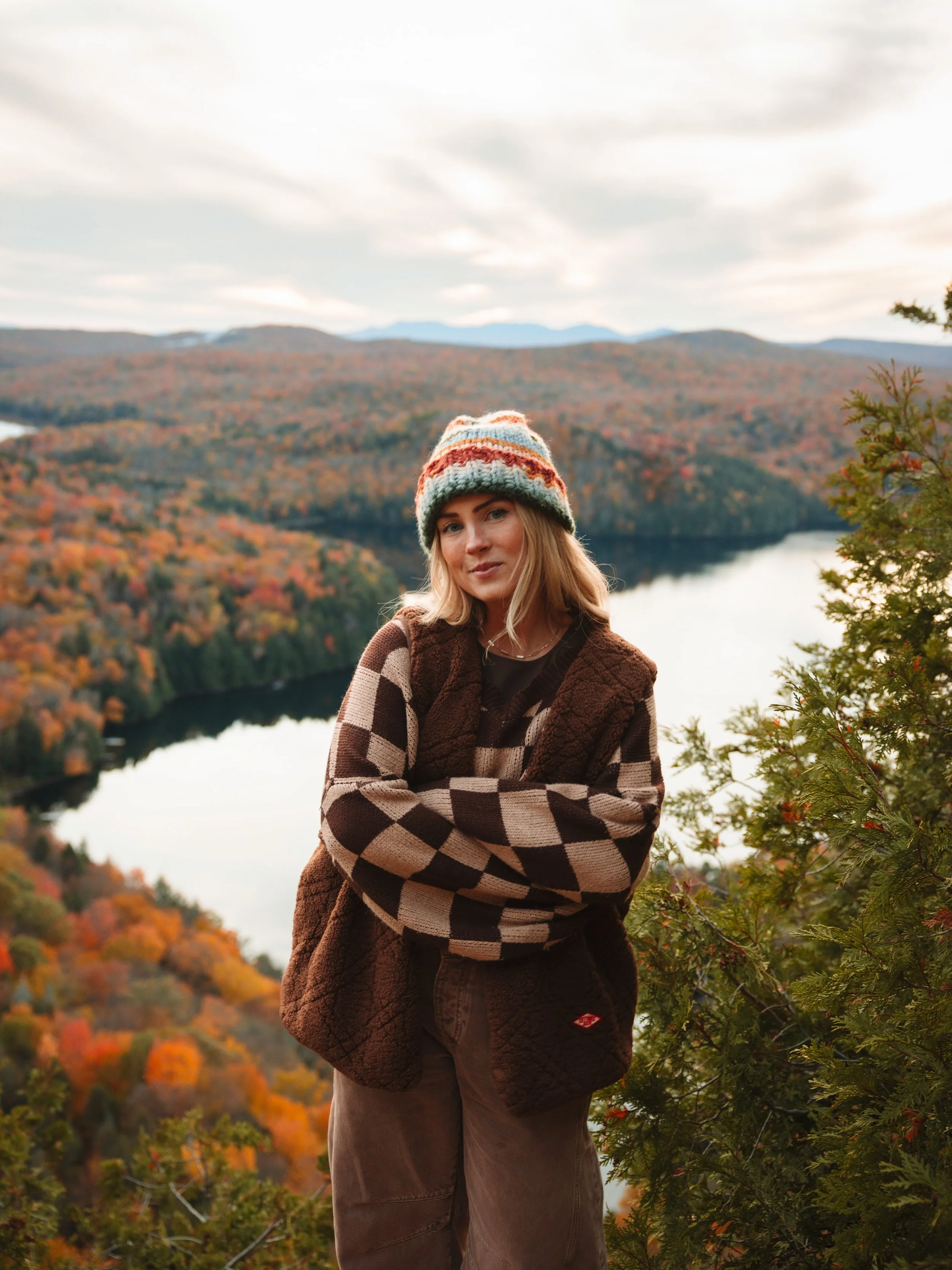 Leaf peeping in Vermont 🍂

Yesterday, I decided to send it and drive 2 hours to a hike in Vermont. I asked everyone I knew if they wanted to come, but everyone was busy so I went by myself!

Sometimes you have to stop waiting for someone to go with 