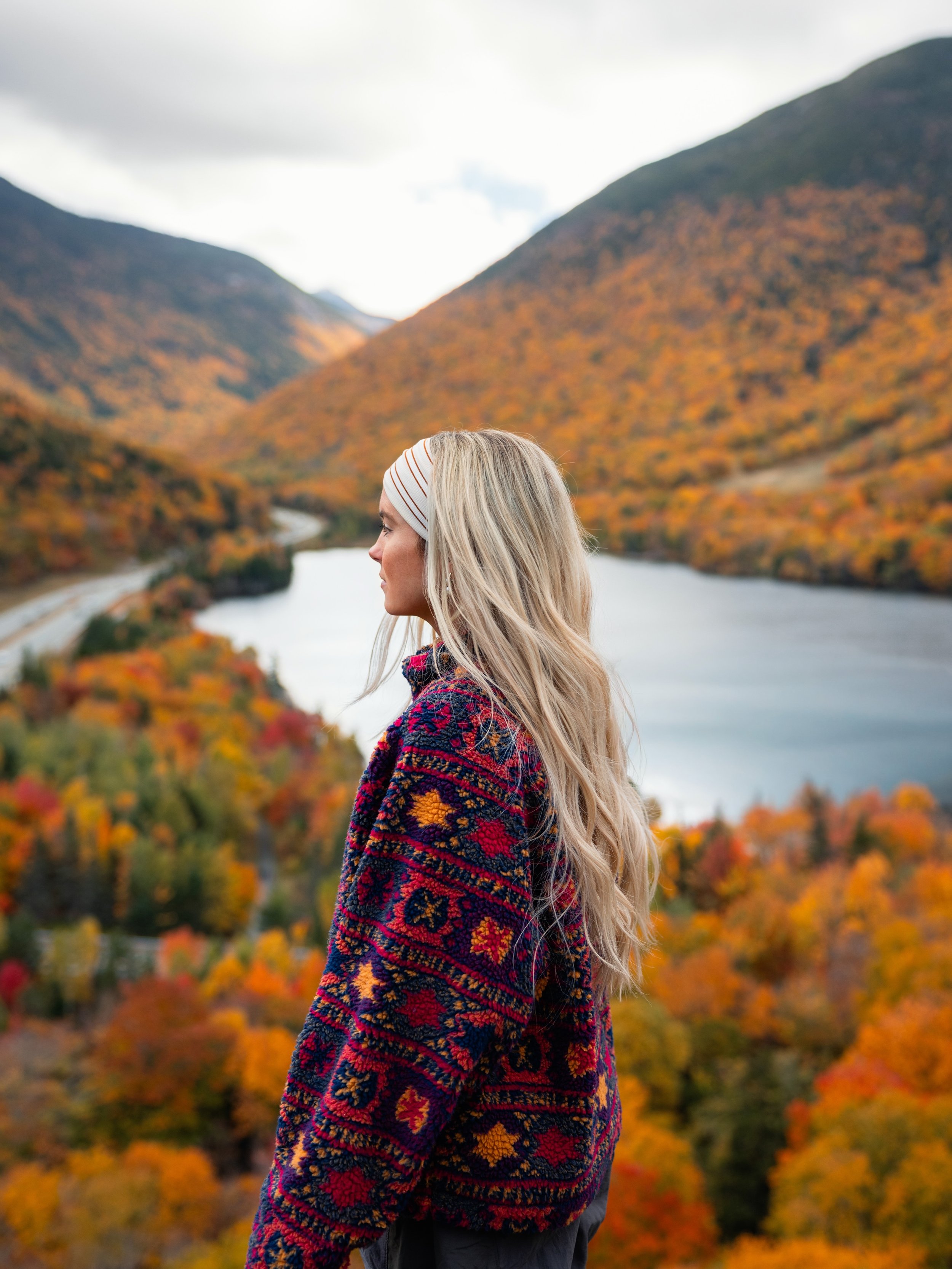 Peak fall in New Hampshire 🍂 

My first time visiting the white mountains and car camping on the east coast!

📍Artist Bluff + Flume Gorge

I highly recommend visiting first week in October - let me know if you have any questions!! 🍁

#newhampshire