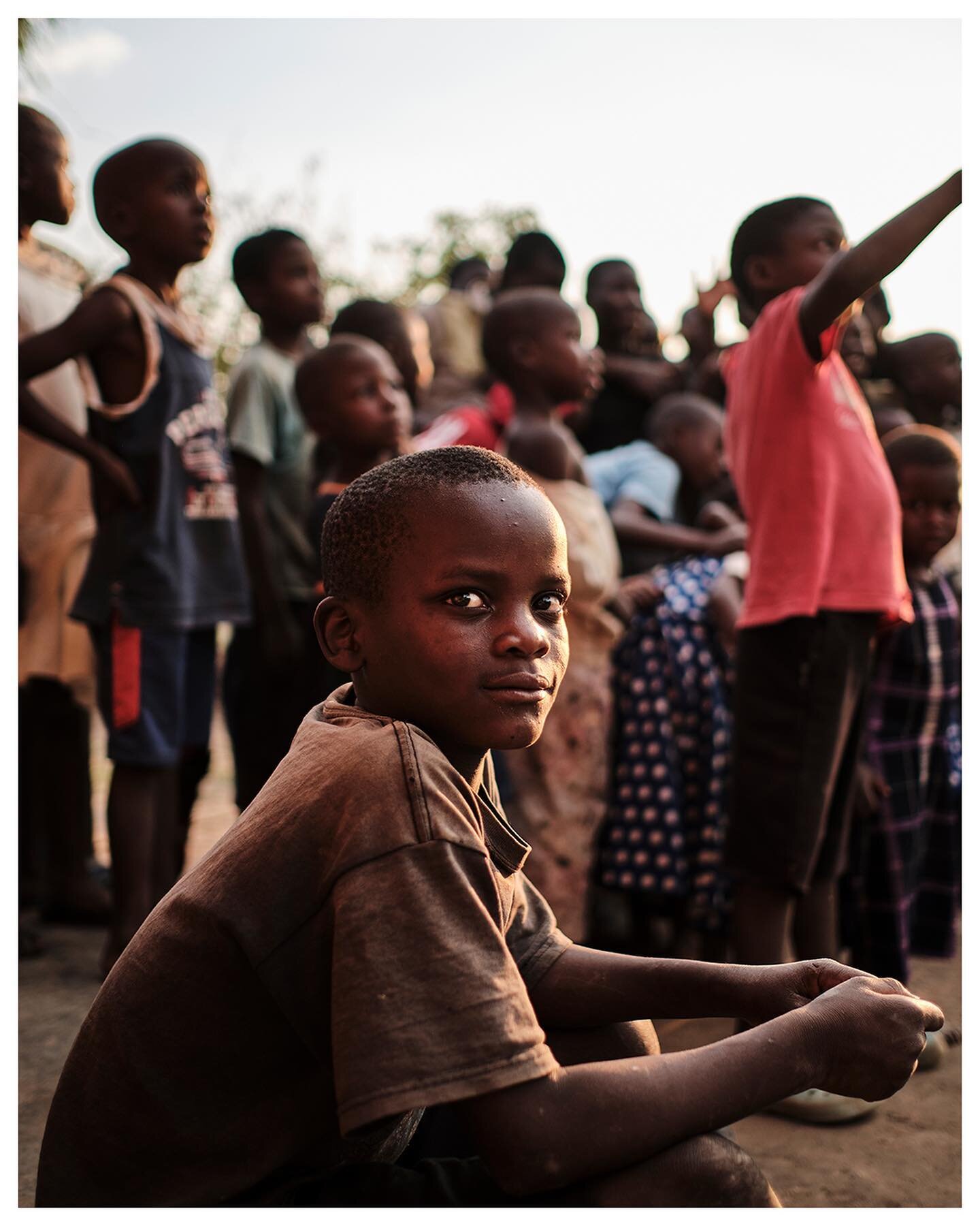 finally I am sharing these memories properly. very proud of capturing these special moments down in Malawi last year together with @dustynalt on our journey for @space.africa 

#malawi #lilongwe #africa #fujifilmde #myfujifilmlegacy #fujifilm #fujifi