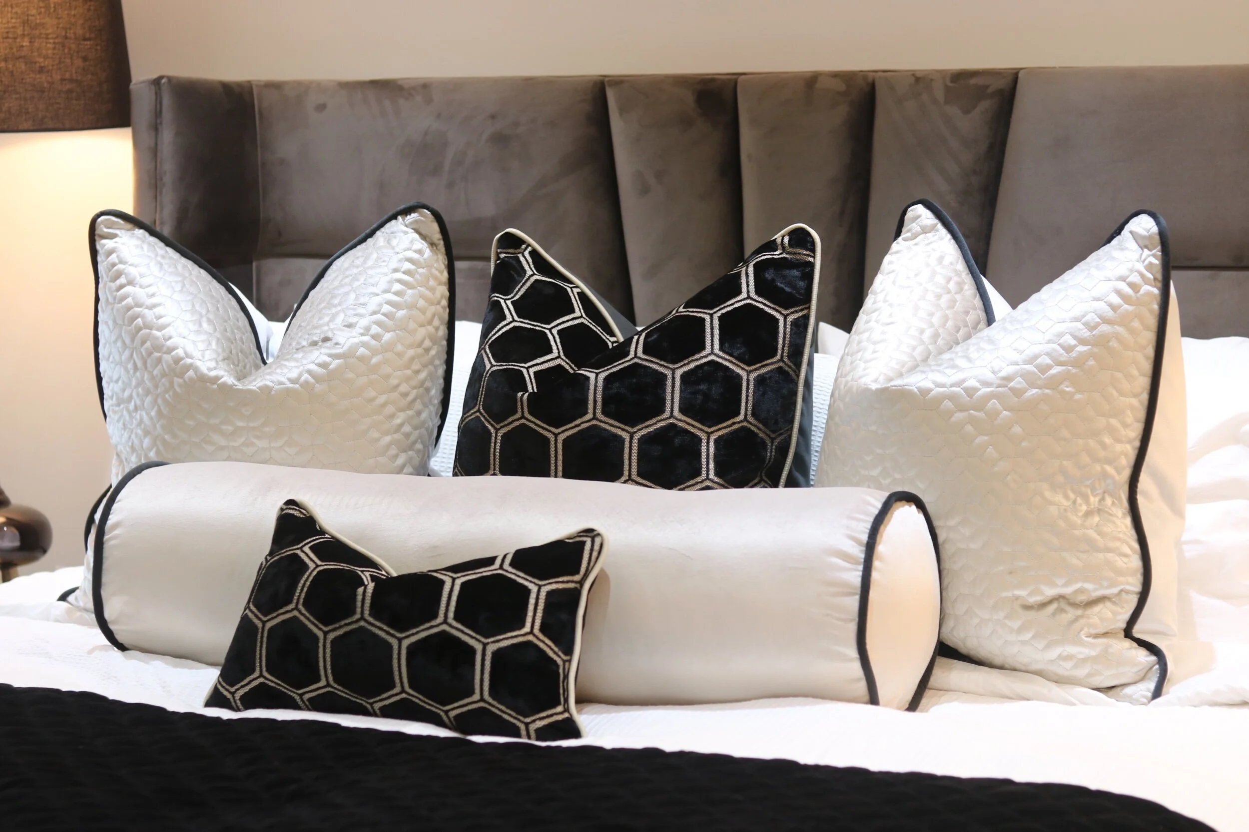 Cushion sets for outlet bed