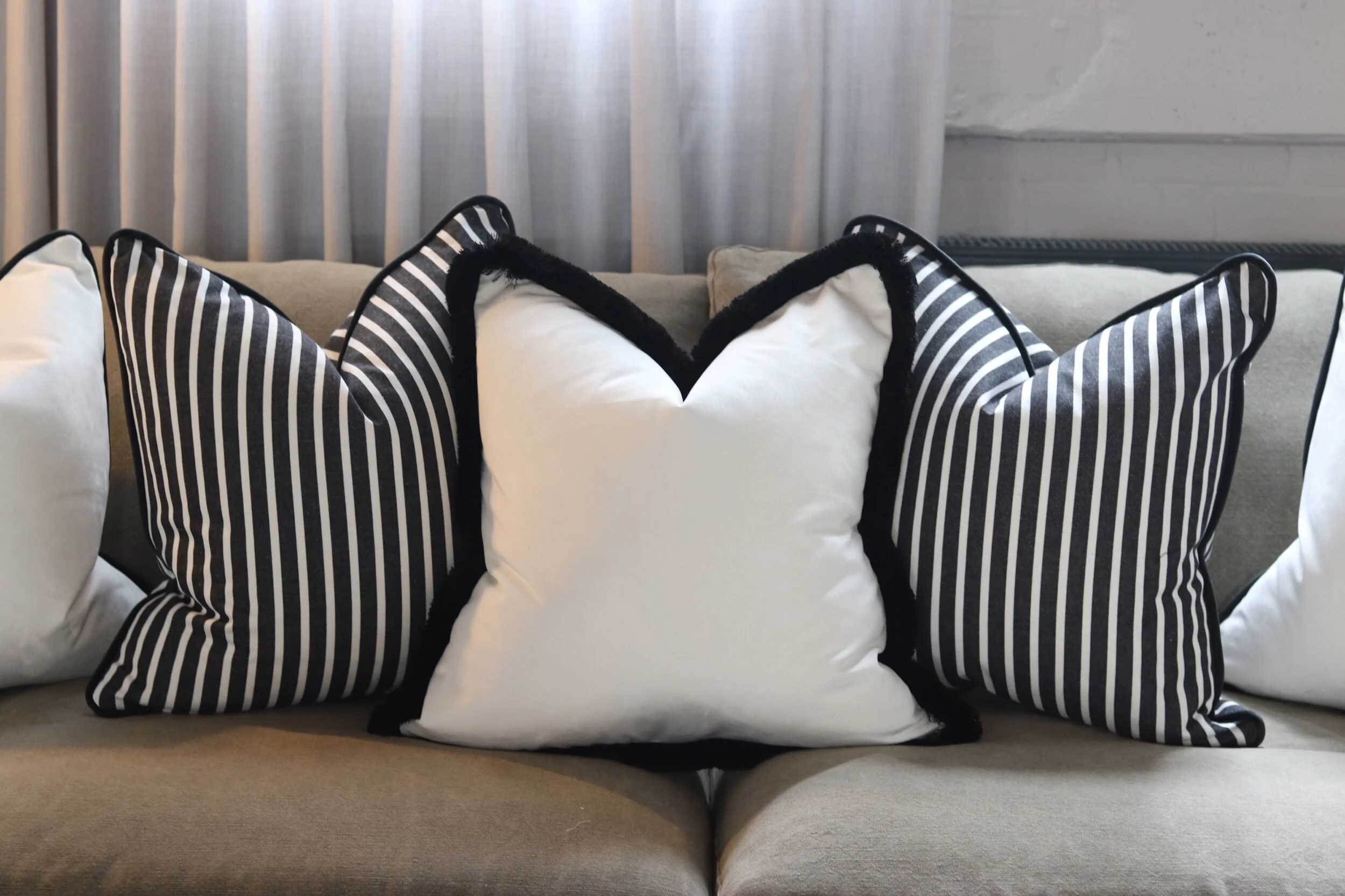 White Velvet Cushion with Fringe CCco