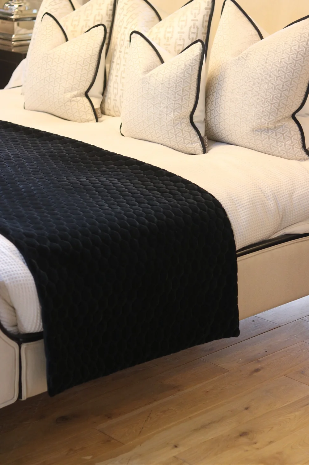 Bed runner cheap with cushion